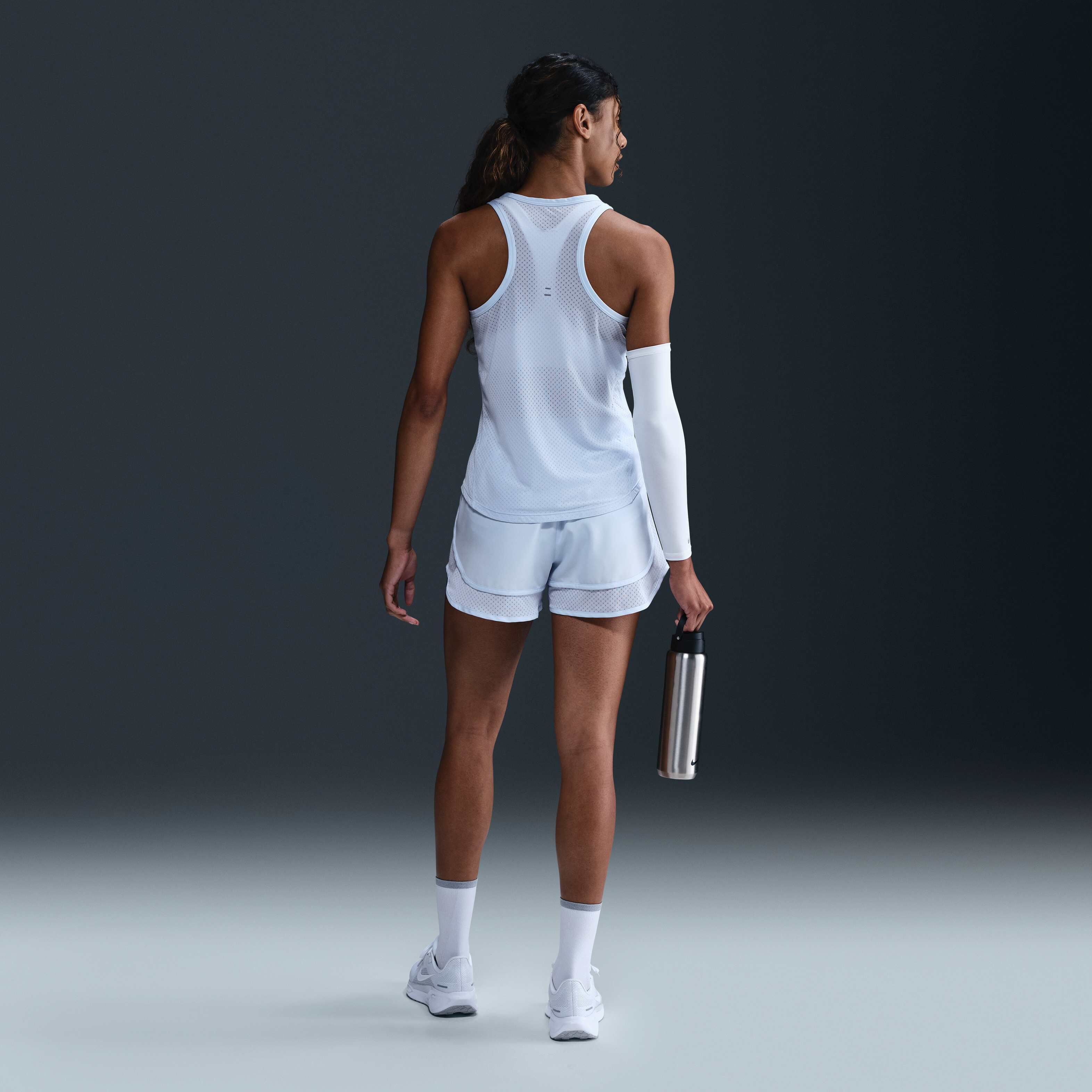 نايكي تيمبو image number 4