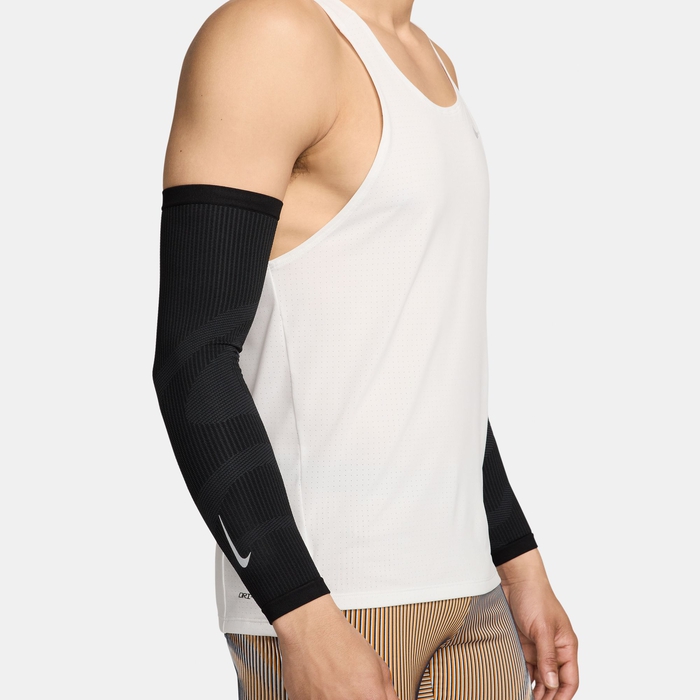 Buy Nike Zoned Arm Sleeves - Black/Dark Smoke Grey/Silver | Nike UAE Official