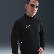 نايكي أكاديمي