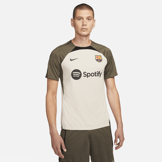 Shop F.C. Barcelona Strike Men's Nike Dri-FIT Knit Football Top | Nike UAE