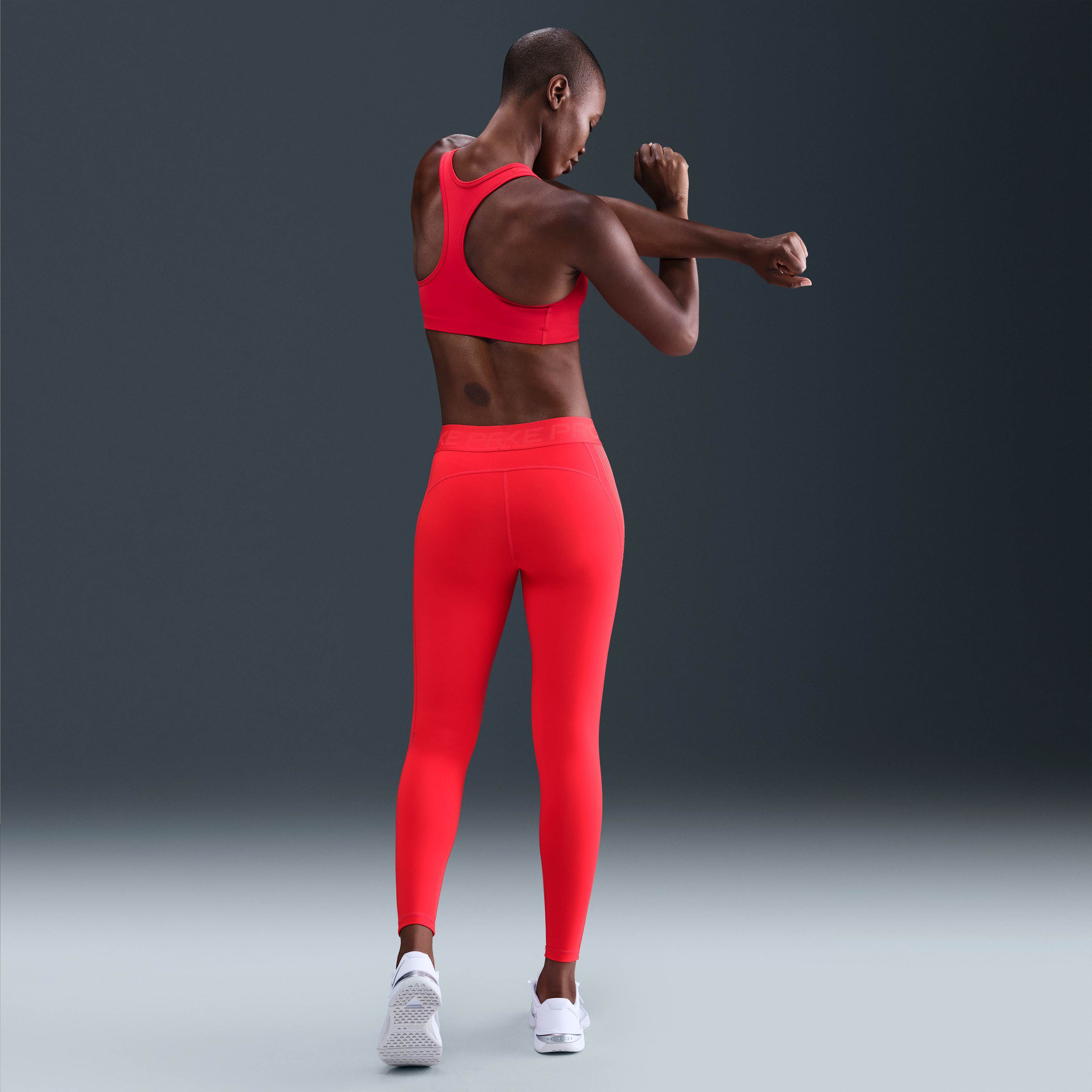 Nike Pro image number 3