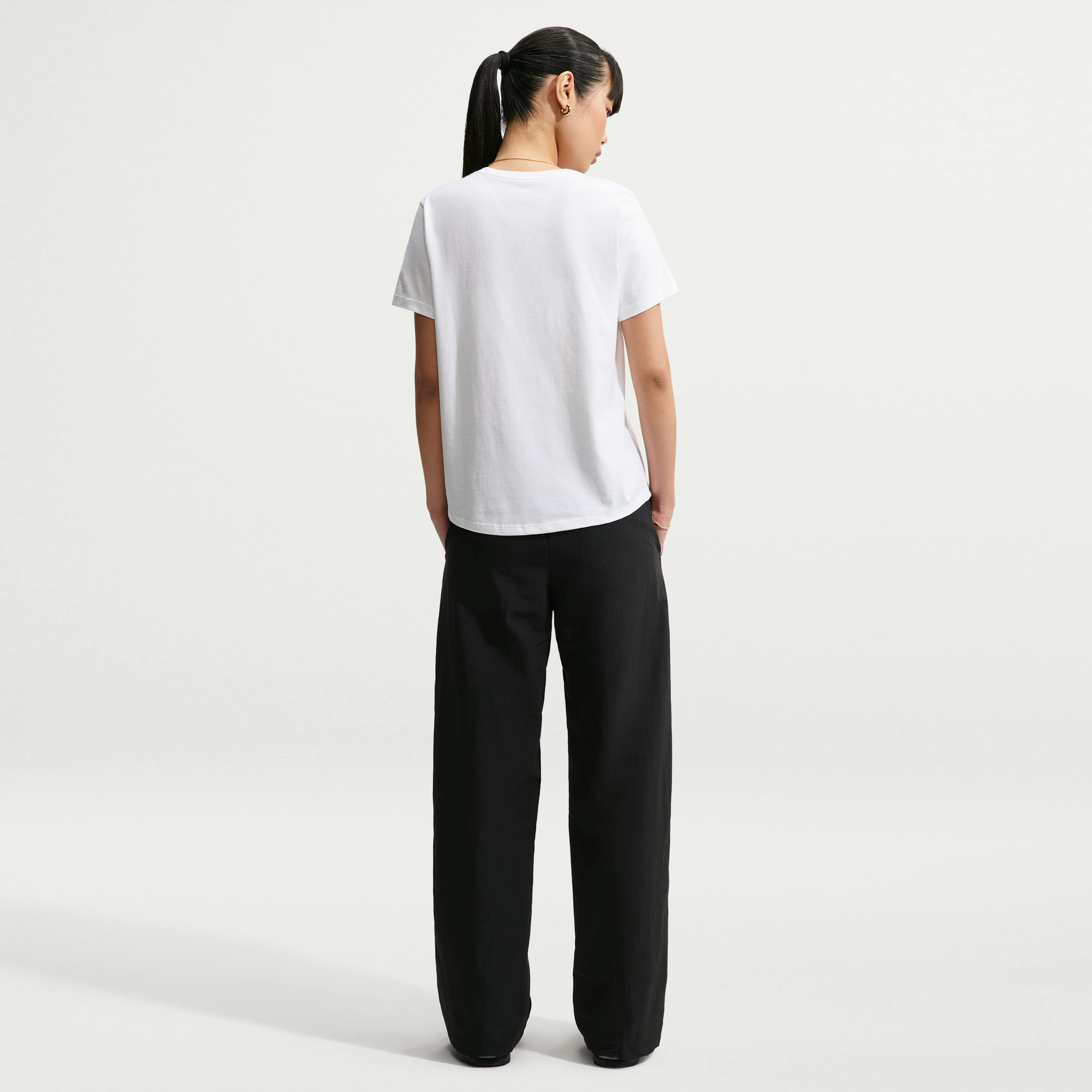 Nike Sportswear Essentials image number 4