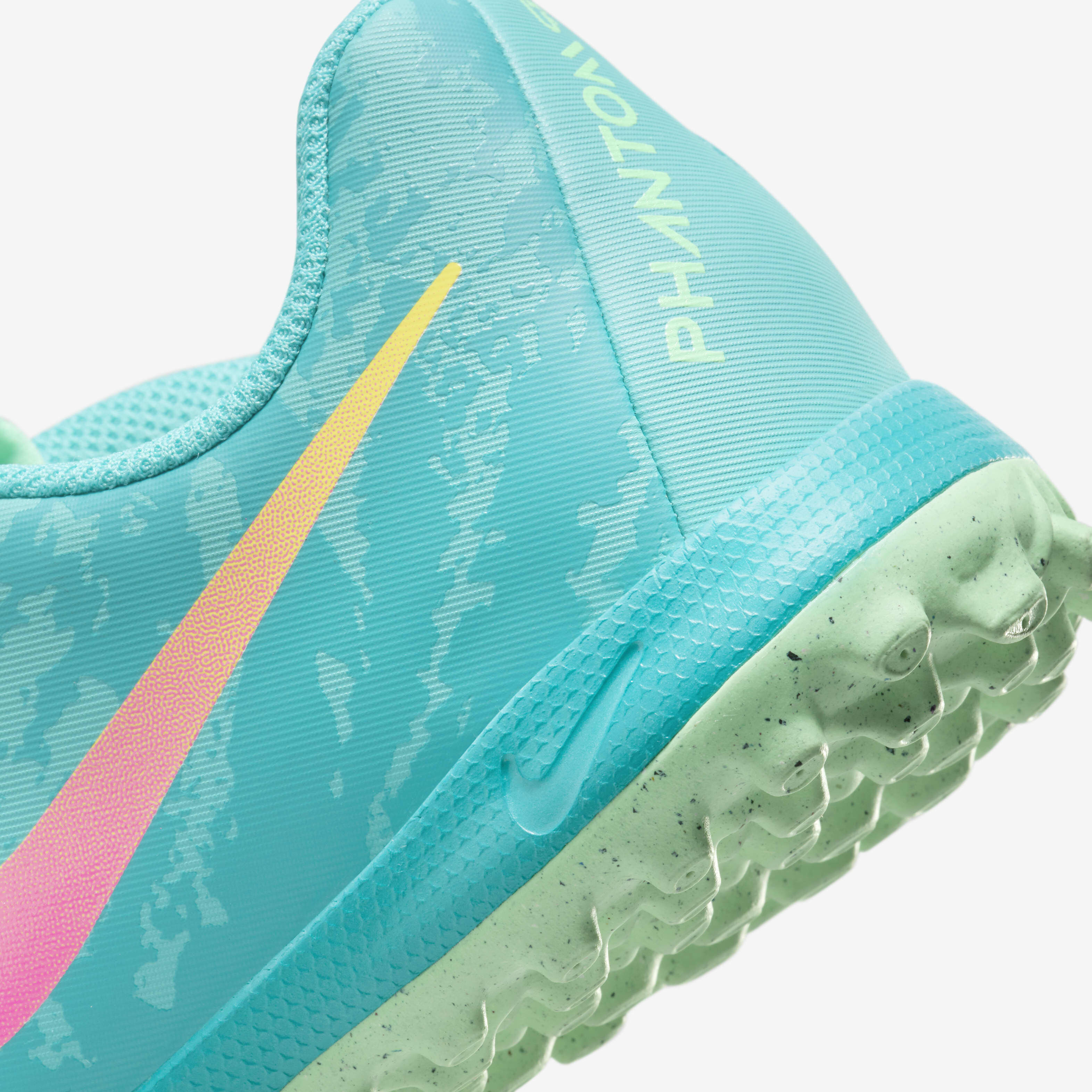 Nike Jr. Phantom GX 2 Academy LV8 image number 7