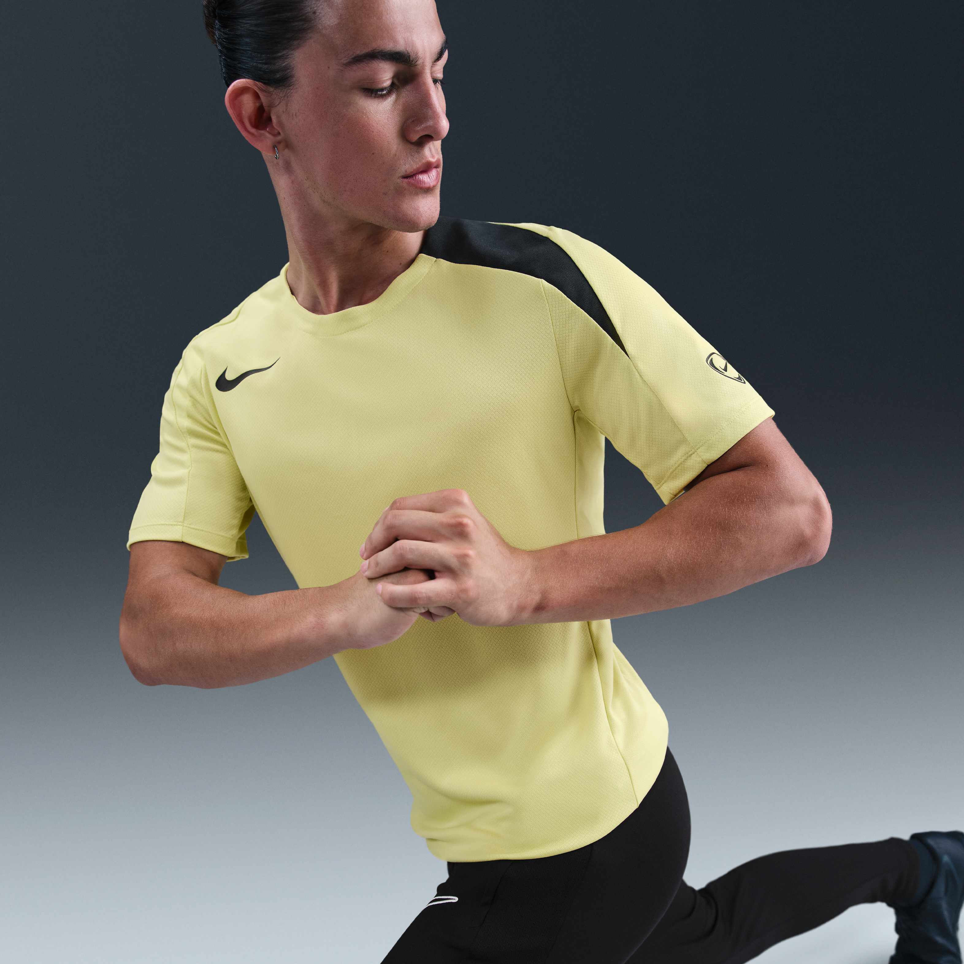 Nike Strike image number 2