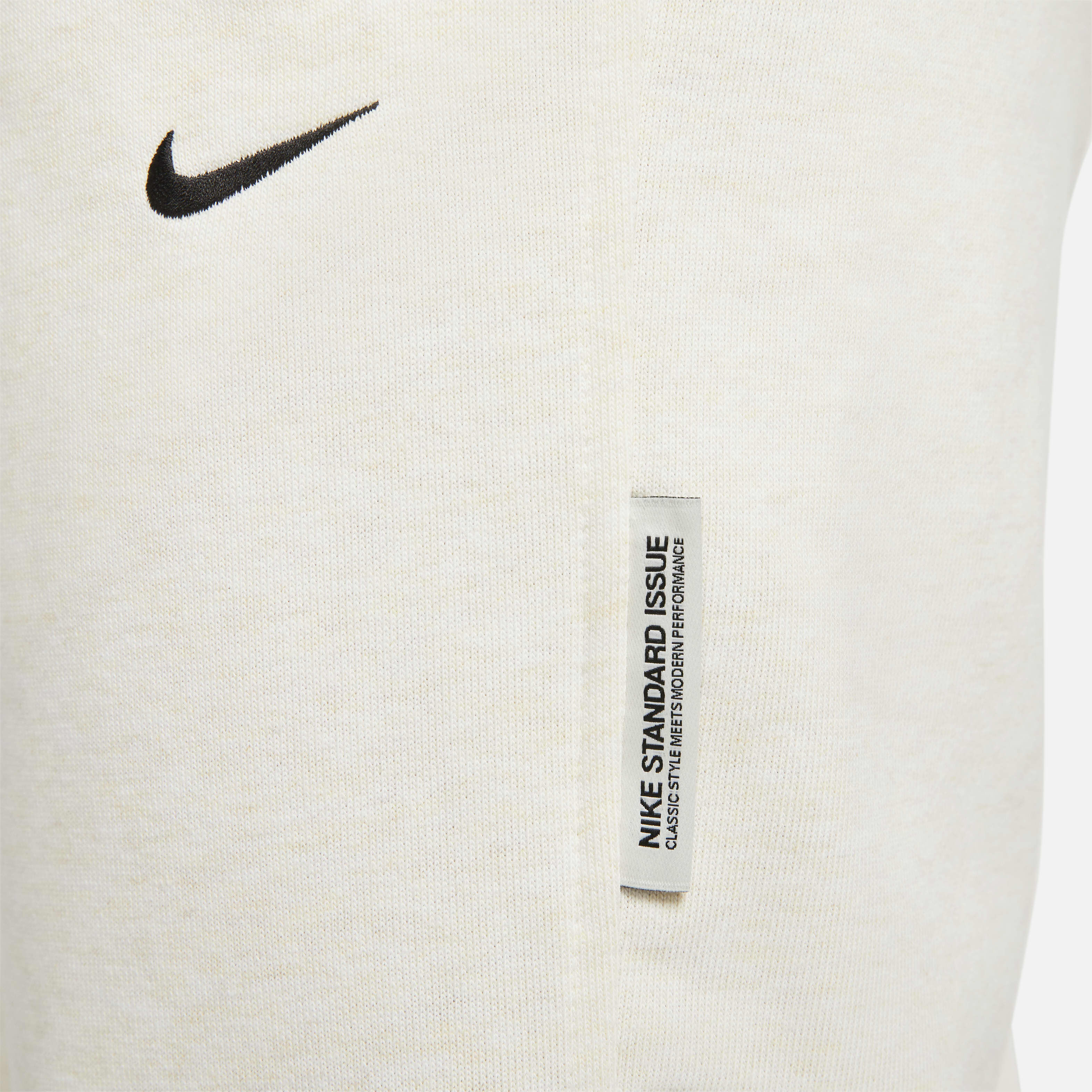 Nike Standard Issue image number 4