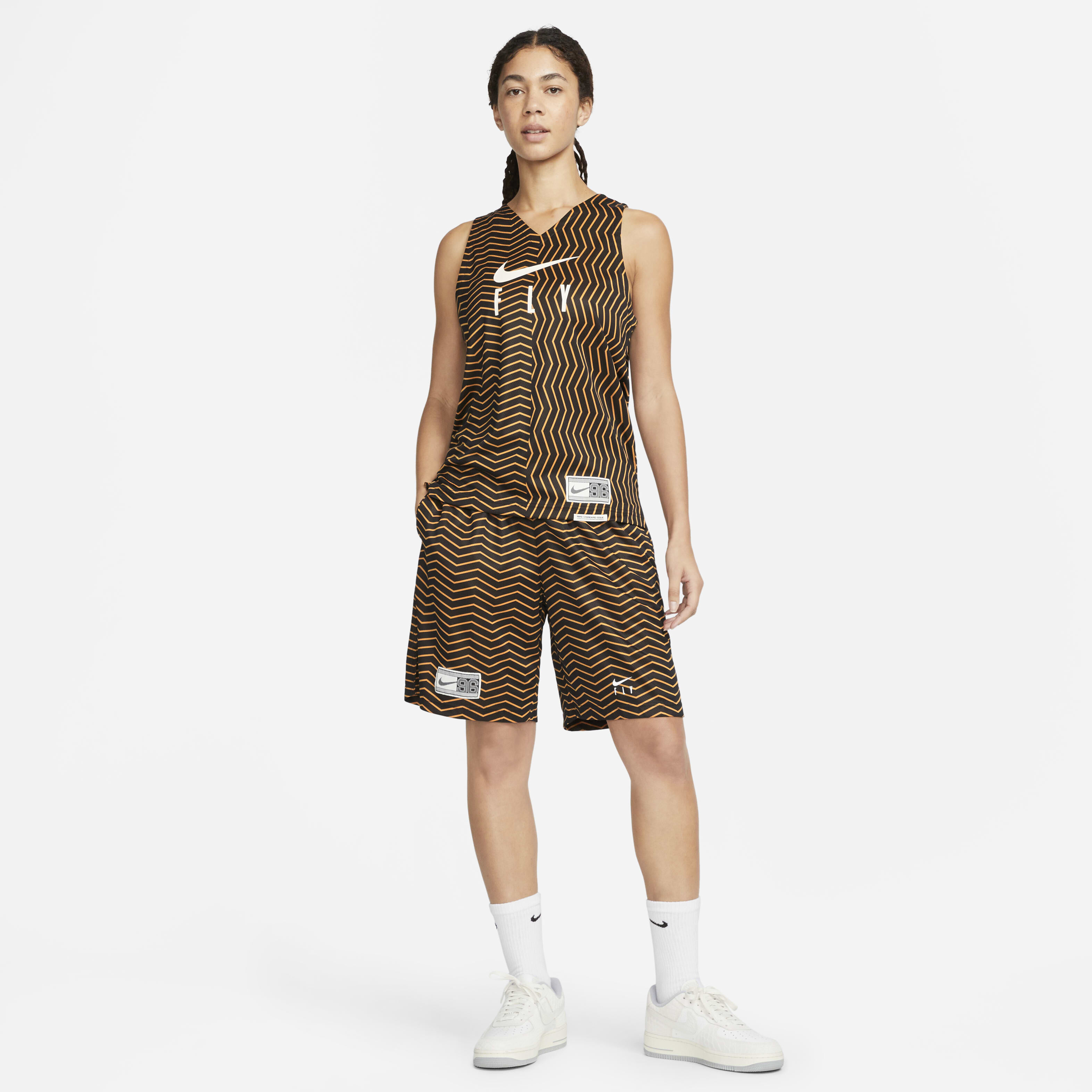 Nike Standard Issue image number 5