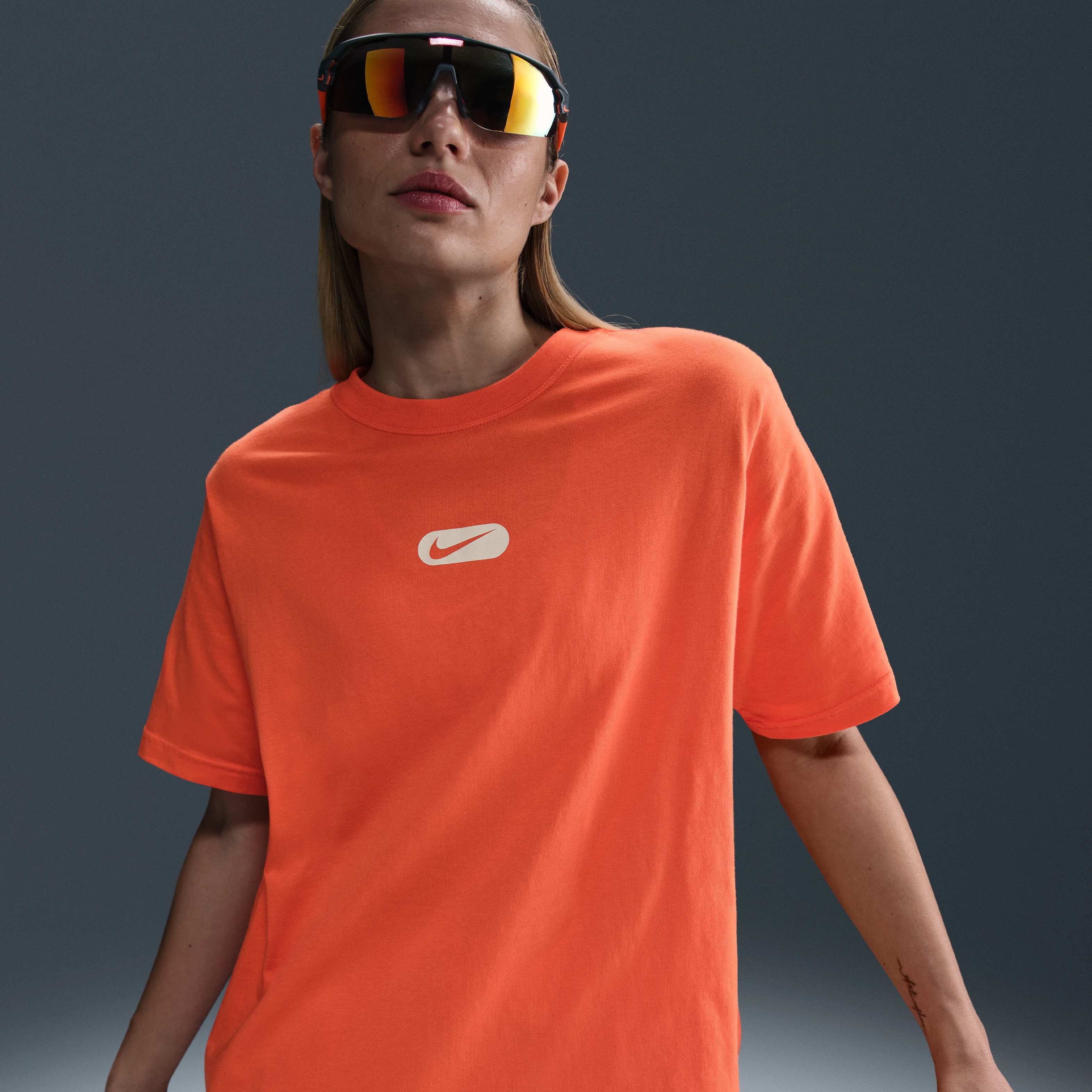 売れ筋商品|||ナイキ Tシャツ レディース トップス CLUB TEE MOTO - Print T-shirt - turf orange ナイキ レディース Tシャツ 入れ トップス CLUB TEE MOTO
