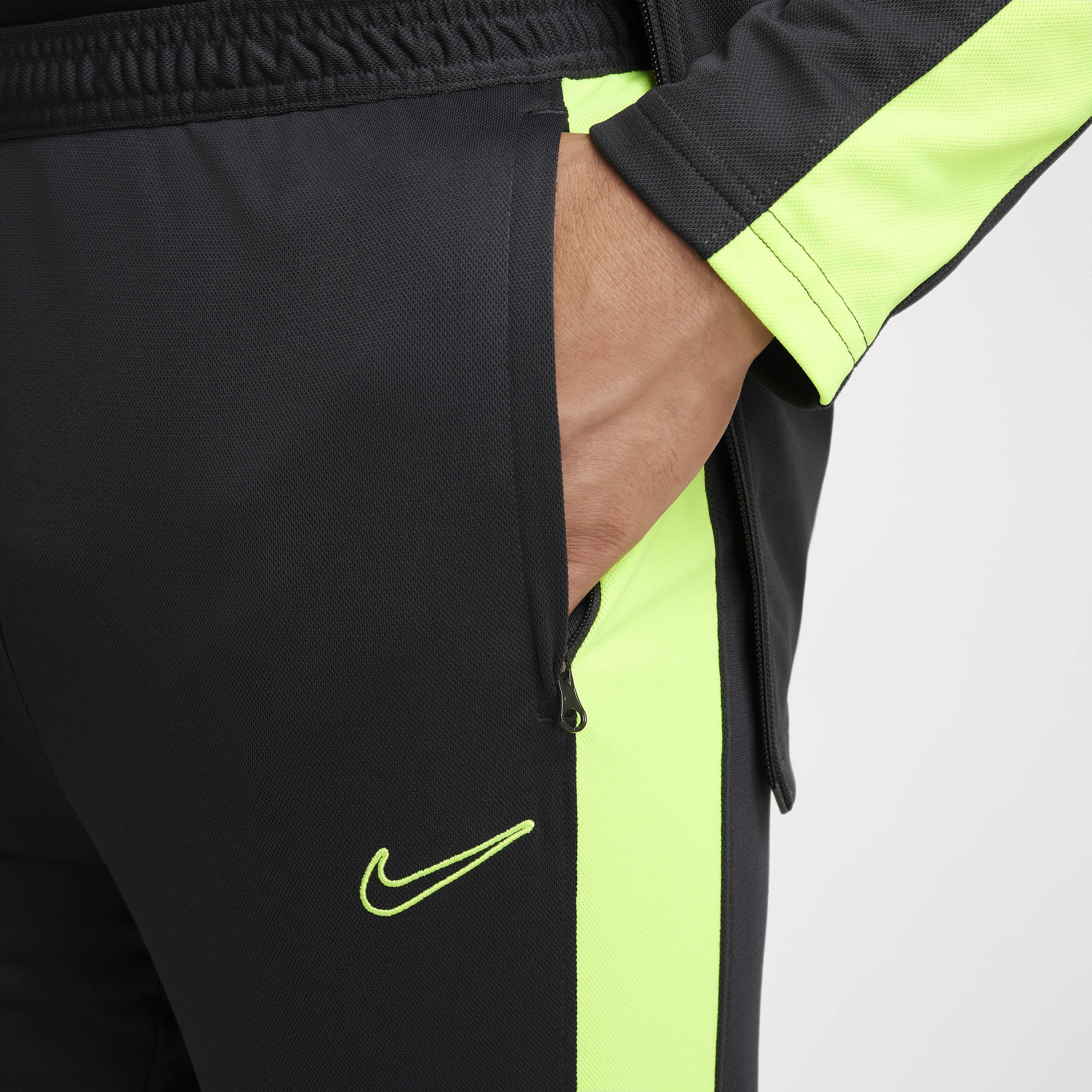 Black nike slim fit tracksuit hotsell