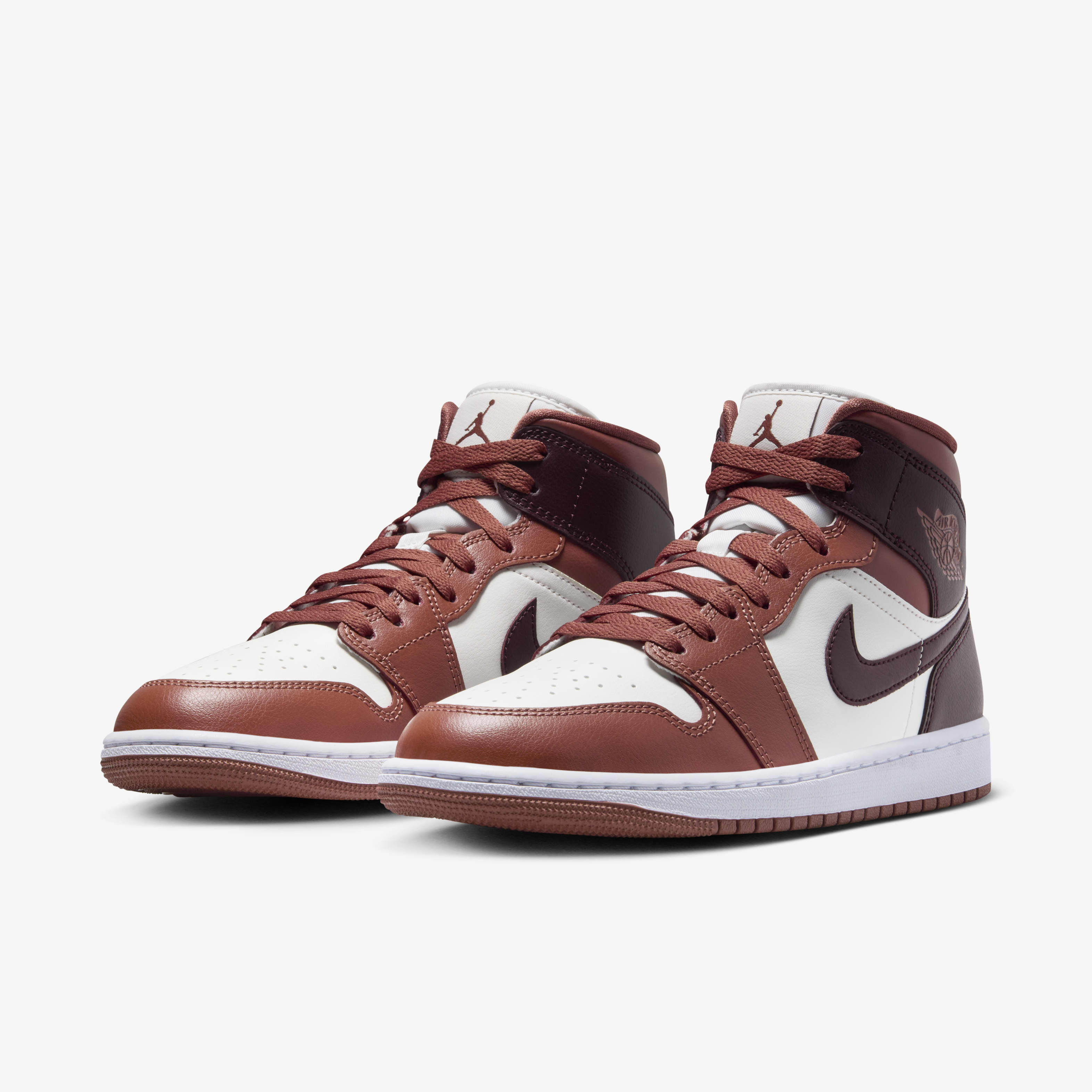Air Jordan 1 Mid image number 4
