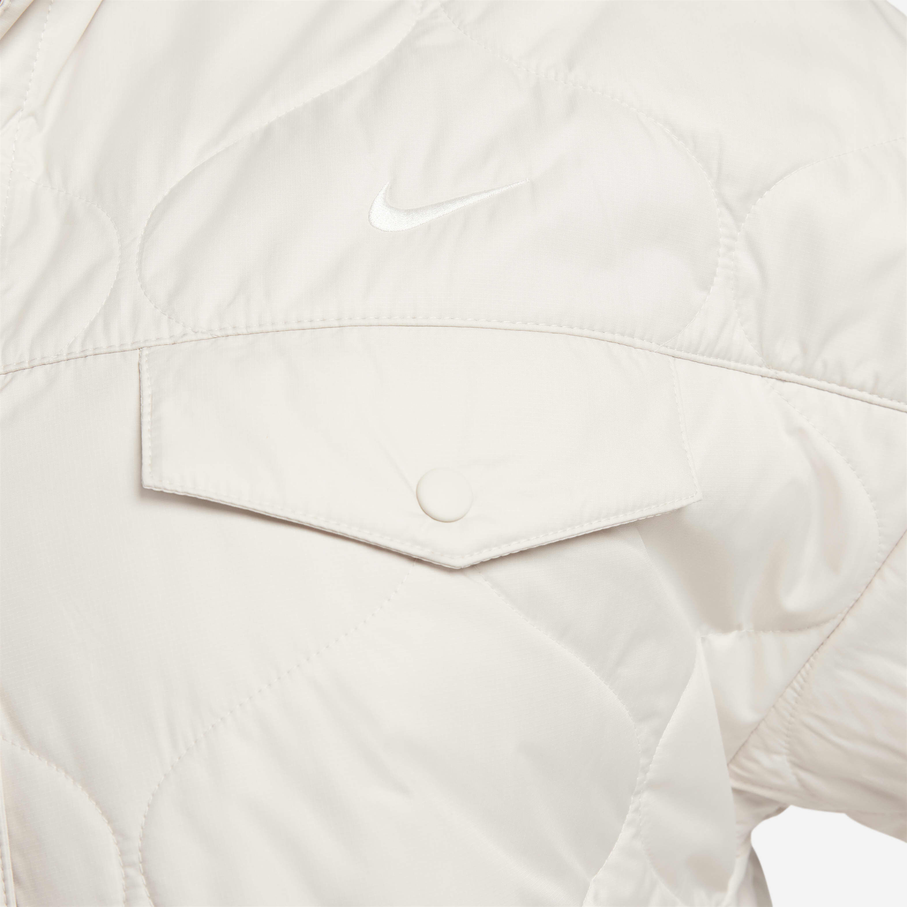 Nike Sportswear Essential image number 3