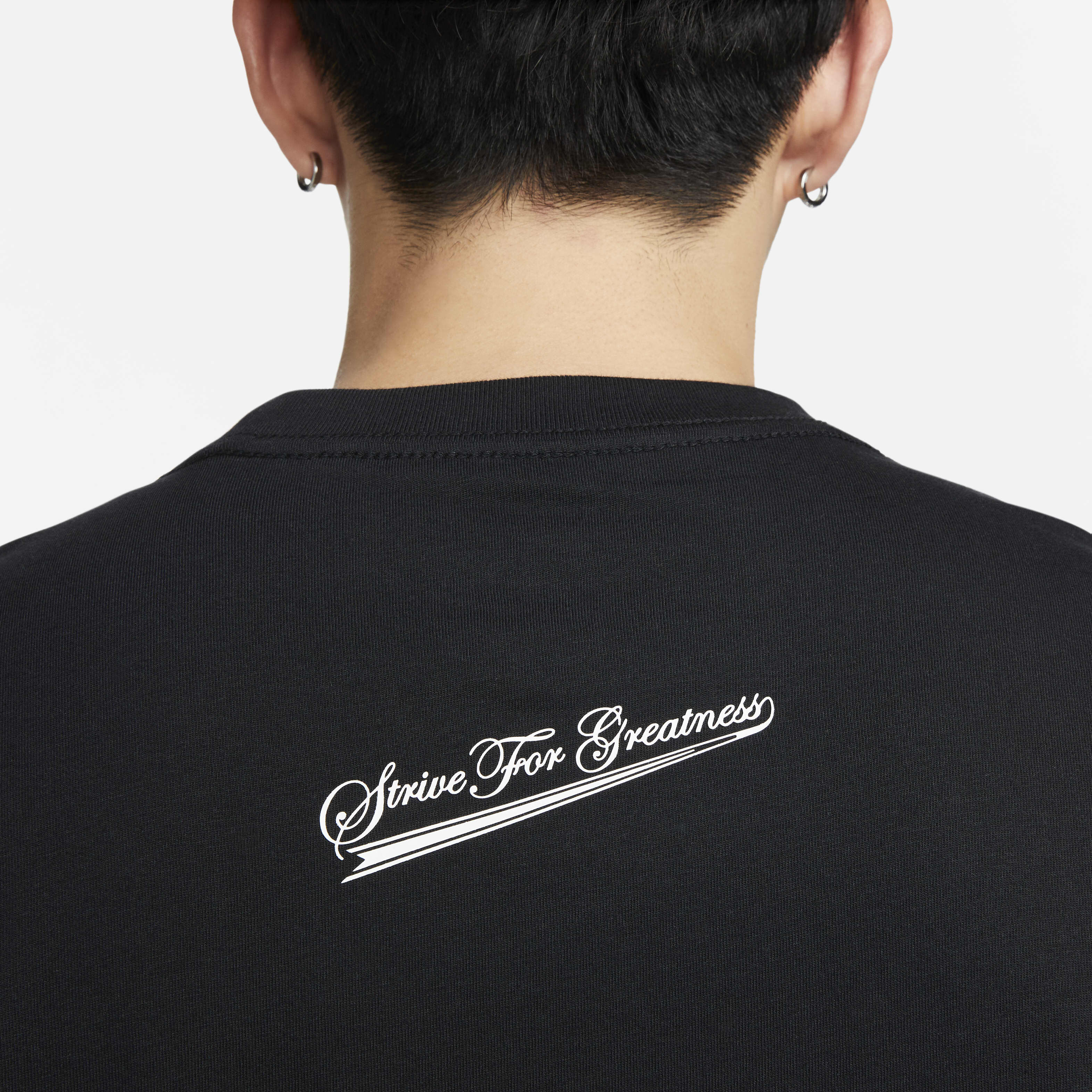 LeBron x Liverpool F.C. image number 3