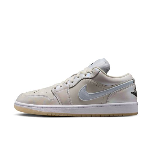 Nike women online hotsell