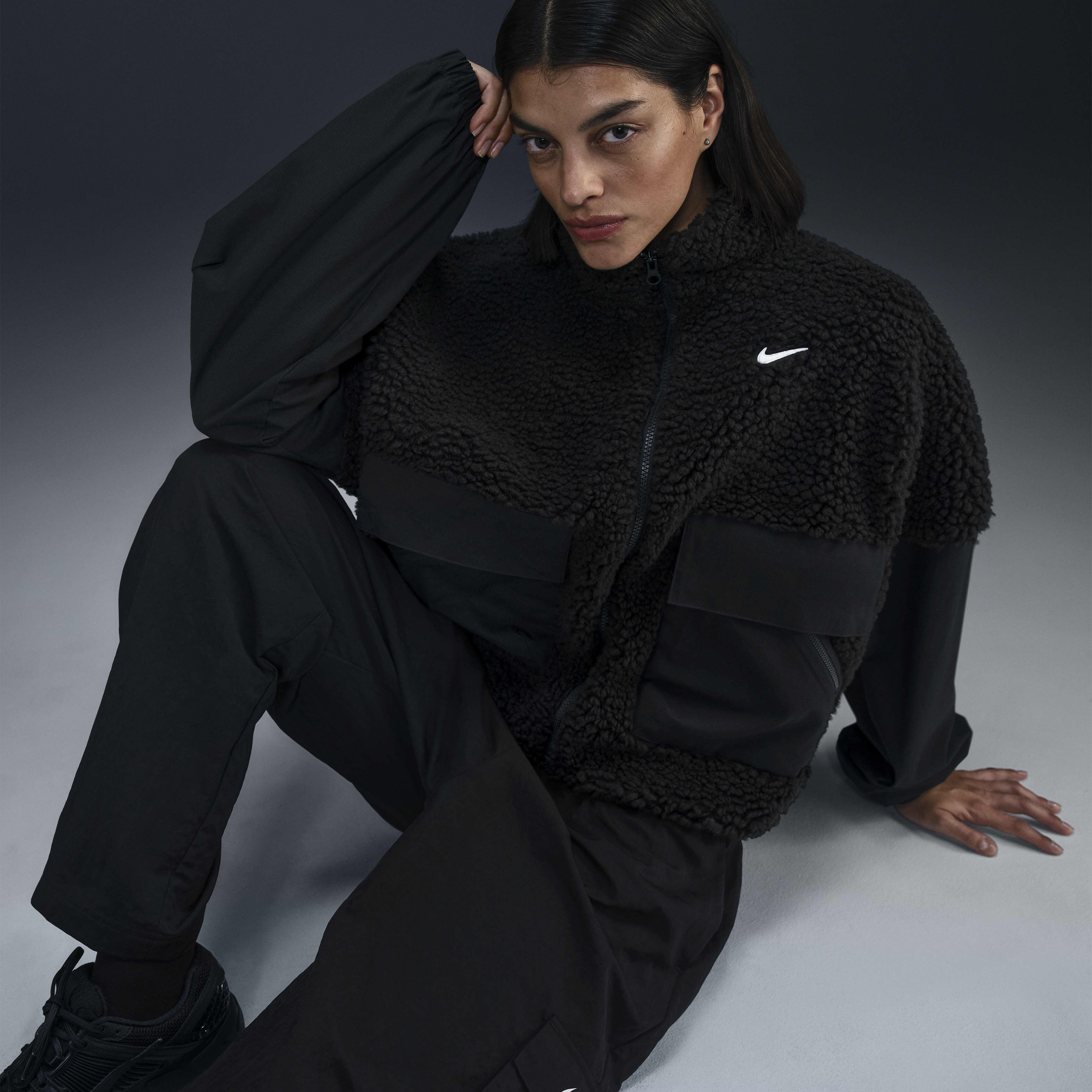 Nike Sportswear Essential image number 2