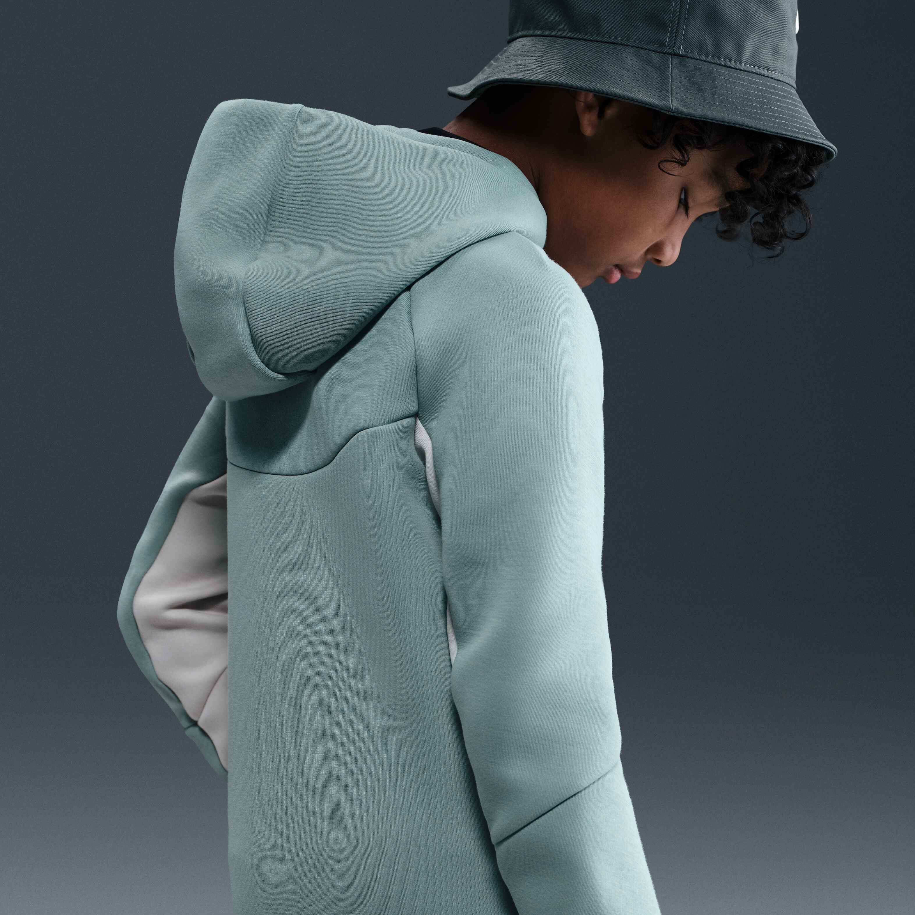 نايكي سبورتسوير تك فليس image number 1