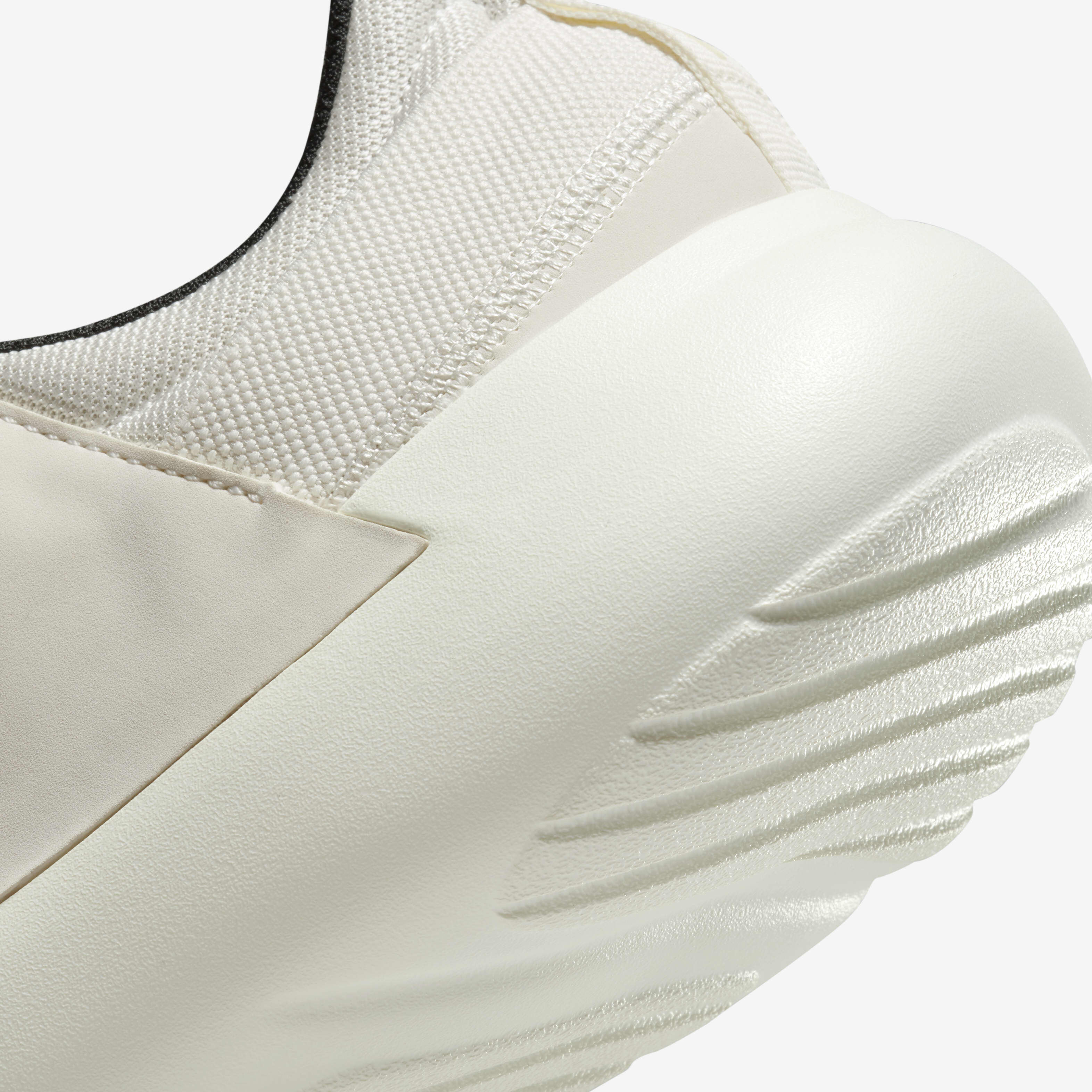 نايكي اي-سيريز AD image number 7