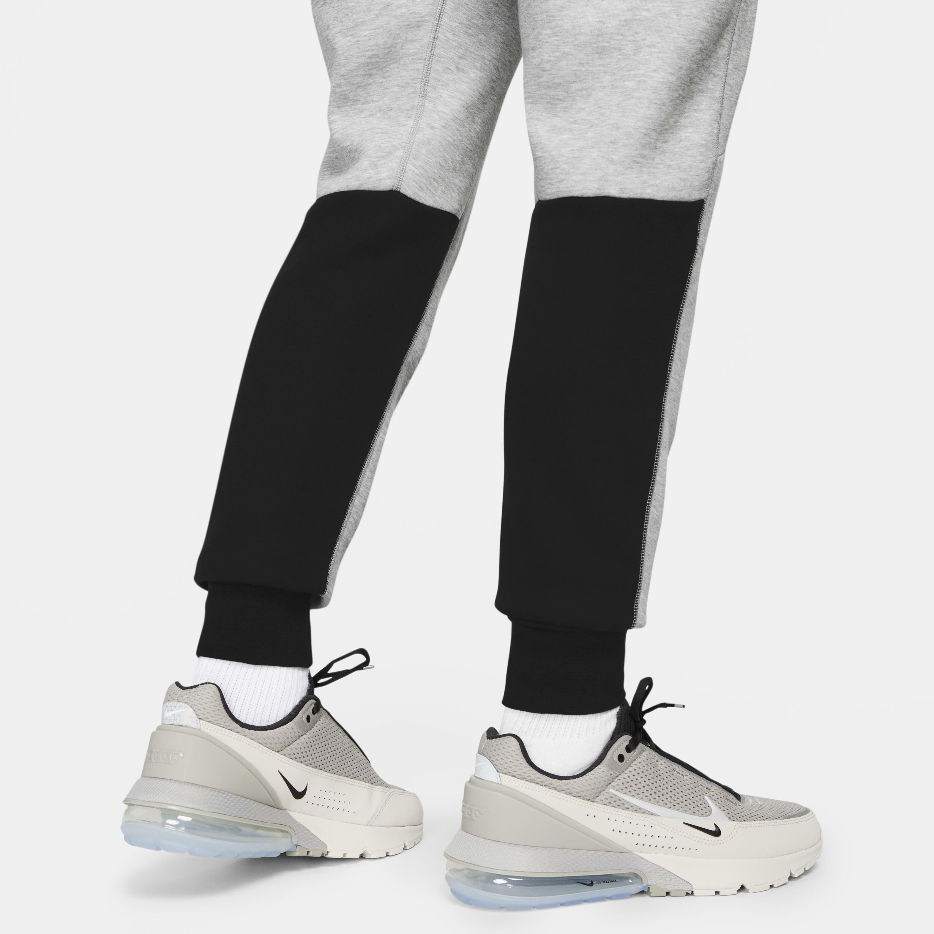 Nike tech fleece joggers grey xs hot sale