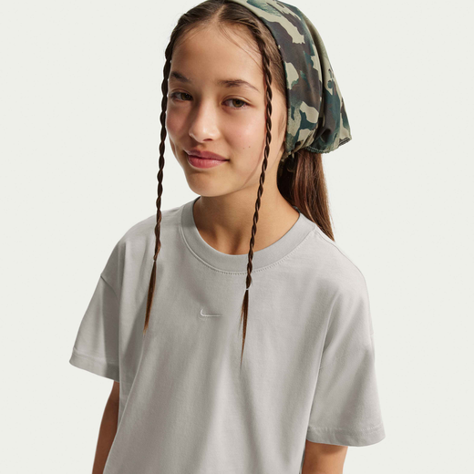 نايكي سبورتسوير ايسنشال