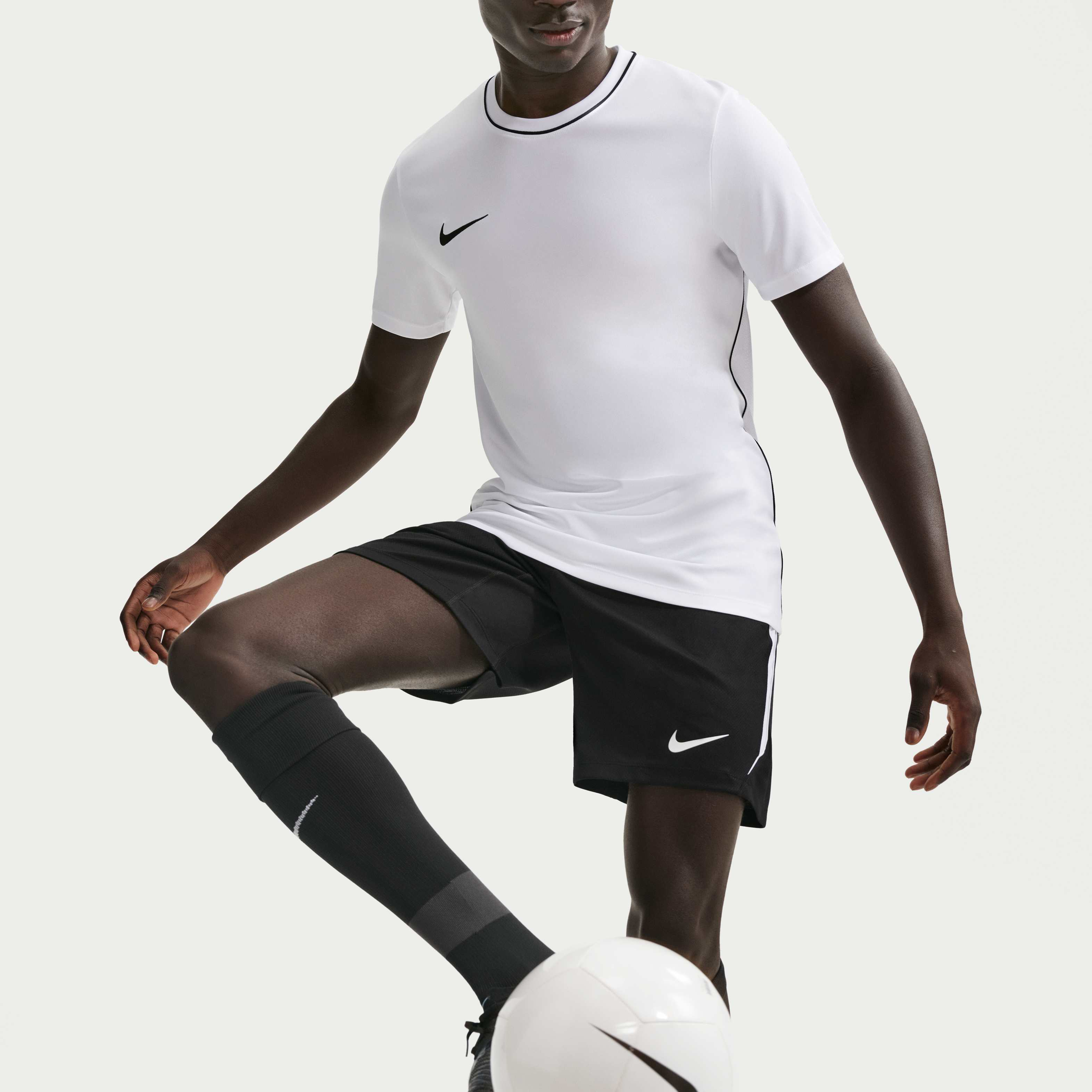 Nike Strike image number 3