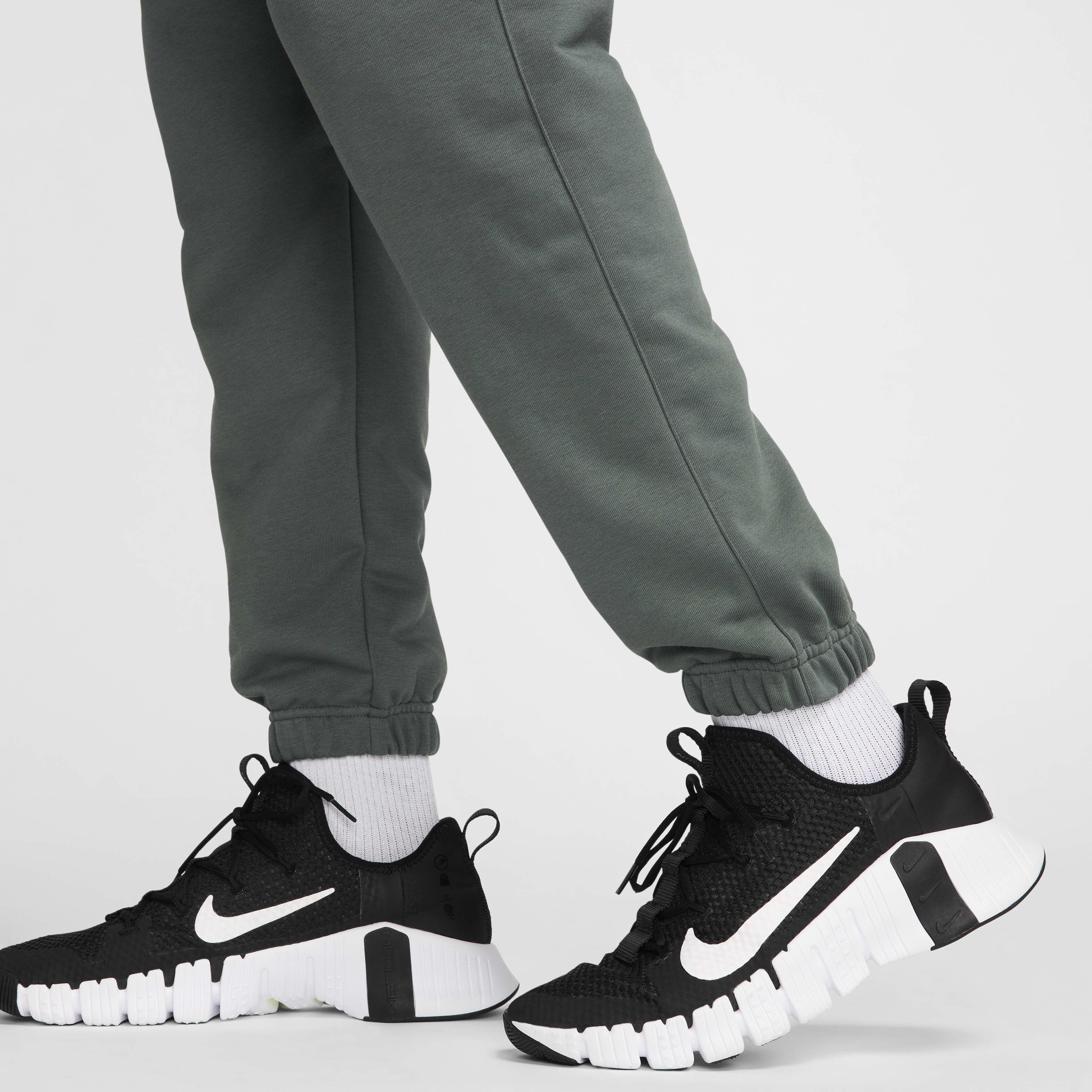 Buy Nike Swoosh Men s Dri FIT Fleece Fitness Joggers Nike UAE Official