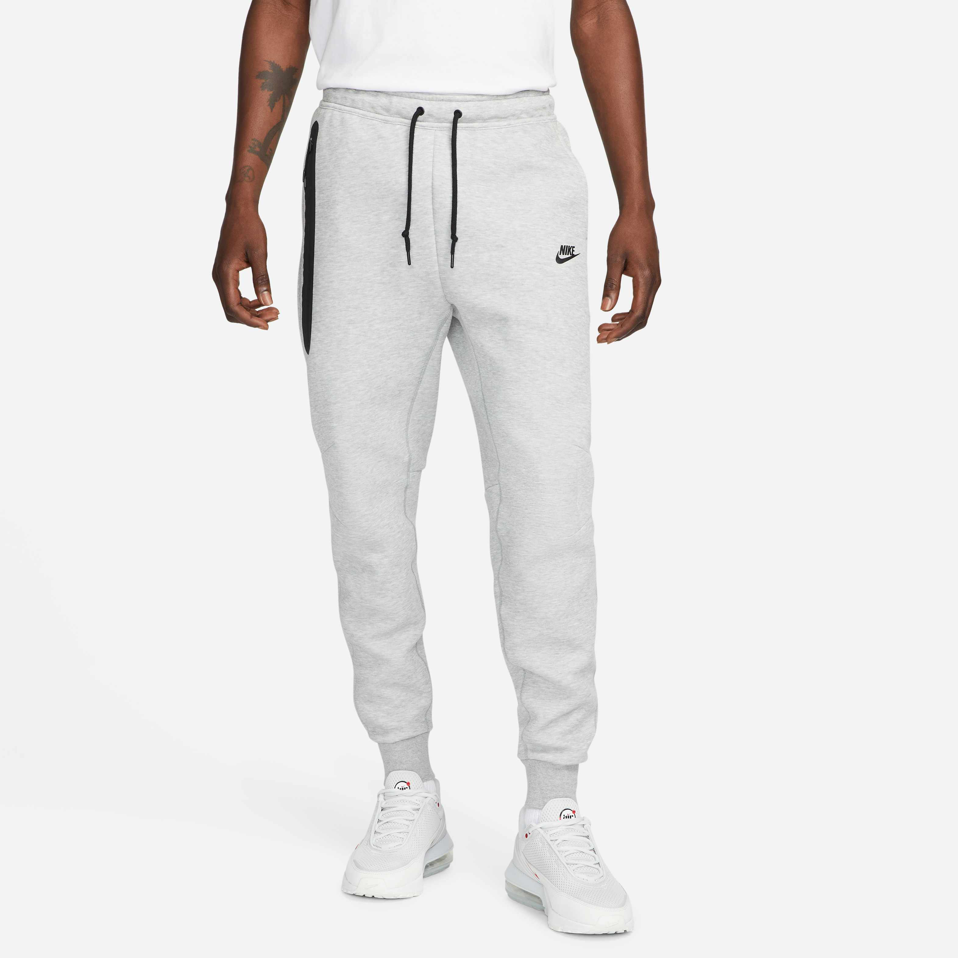 Nike Sportswear Tech Fleece image number 0