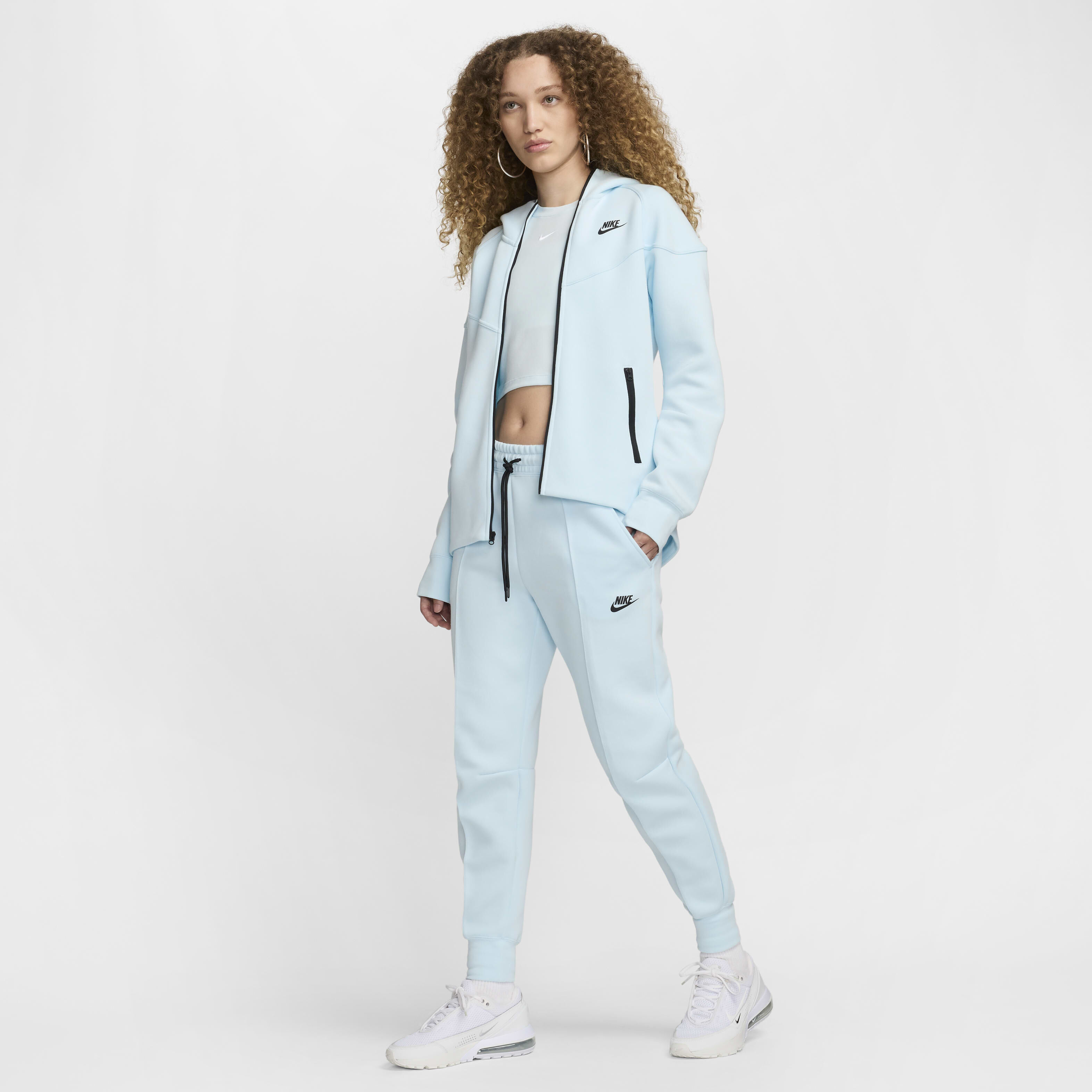 Nike Sportswear Essential image number 4