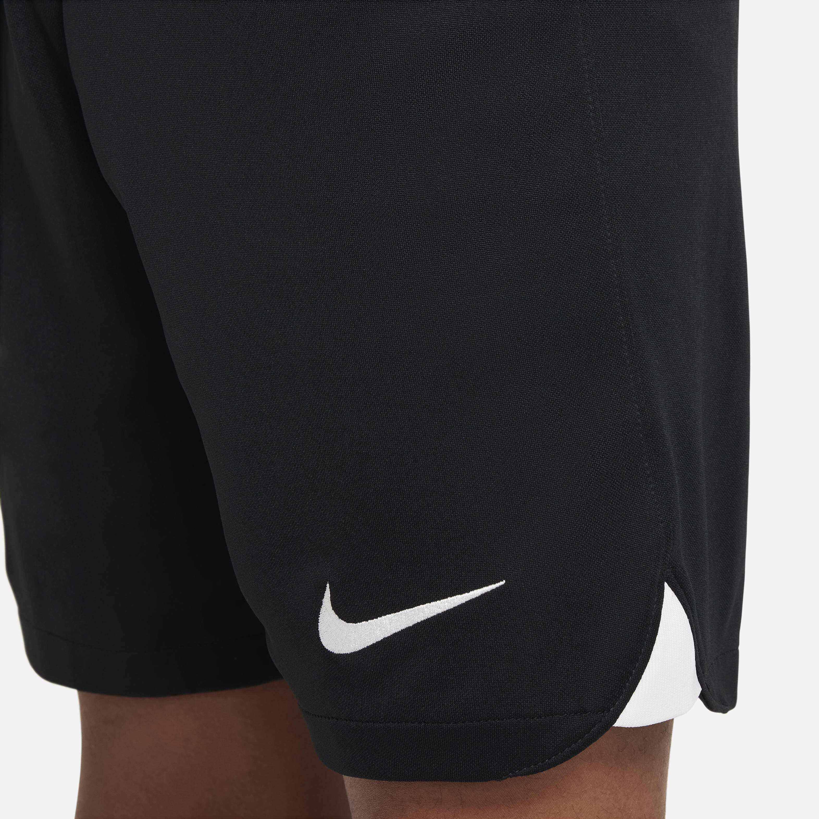 Liverpool F.C. 2023/24 Stadium Away image number 4