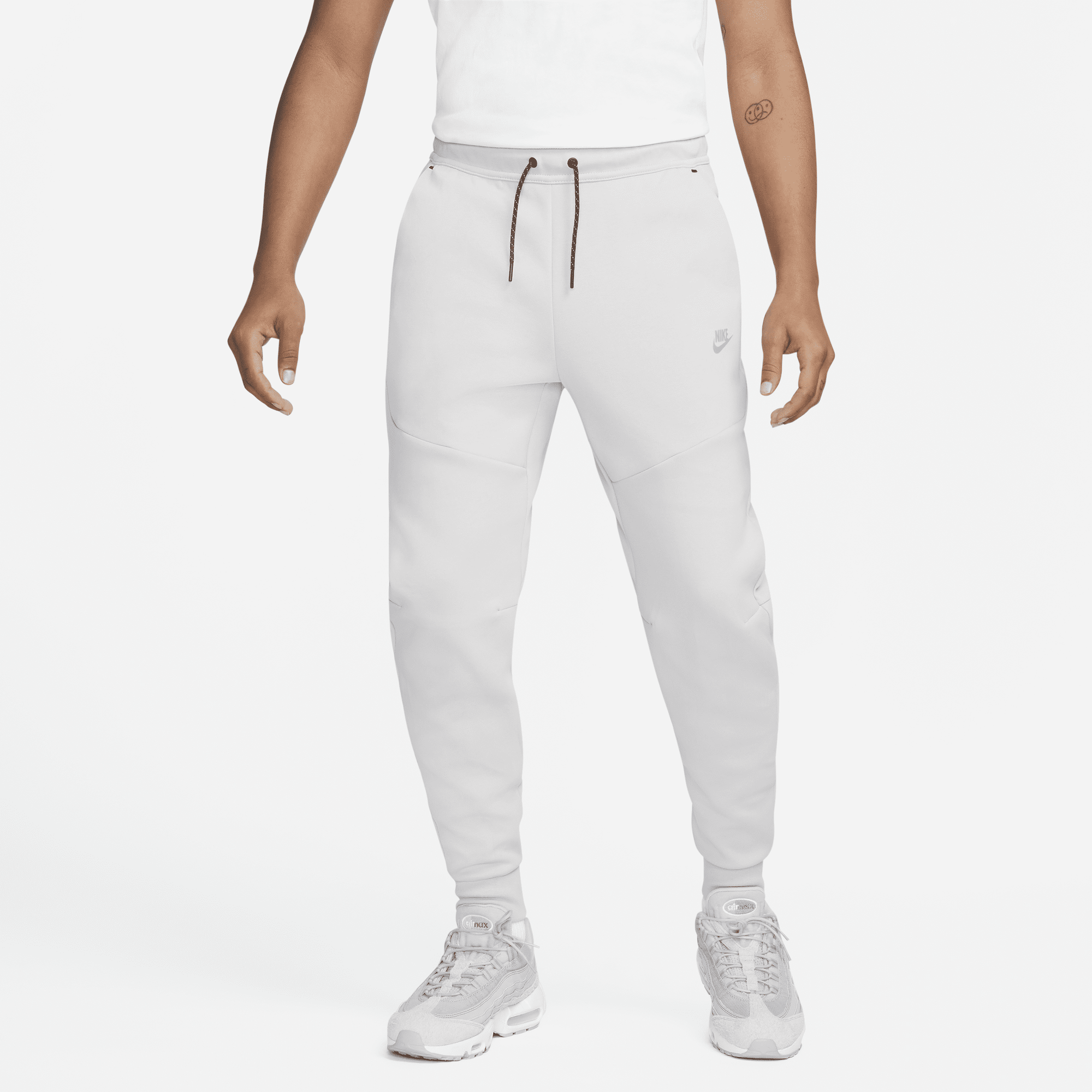 Nike tech sales fleece white joggers
