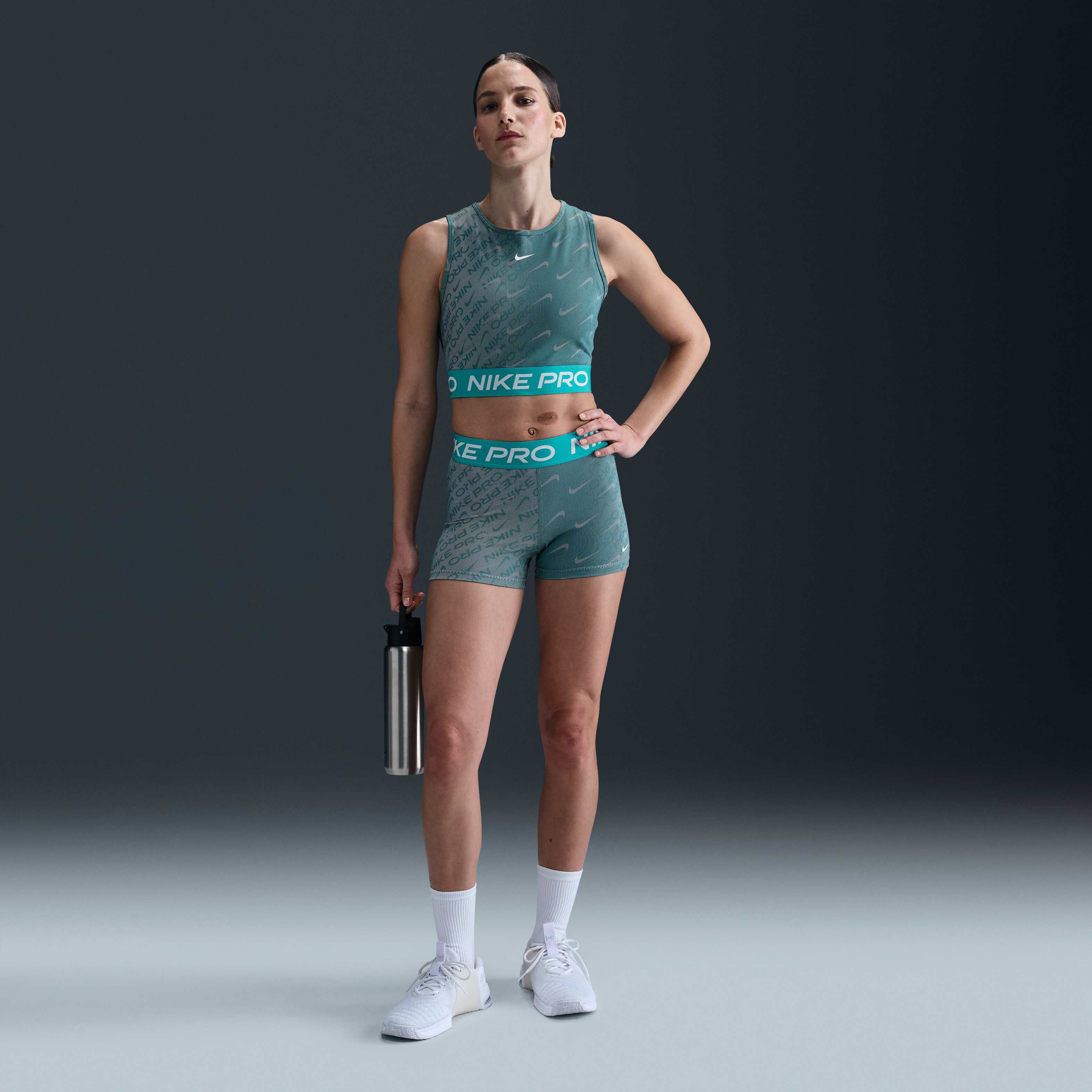 Nike Pro image number 3