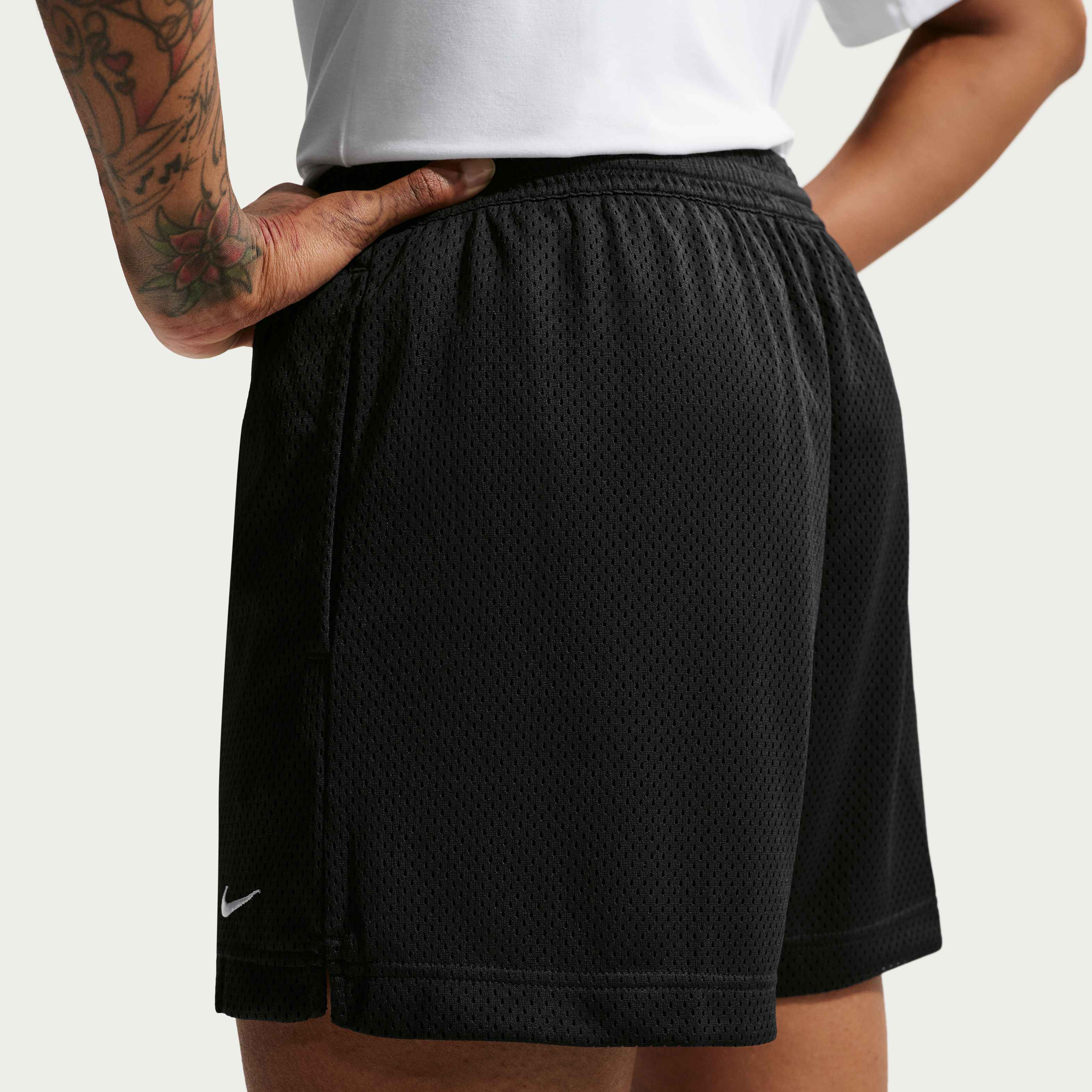 Nike Essential image number 2