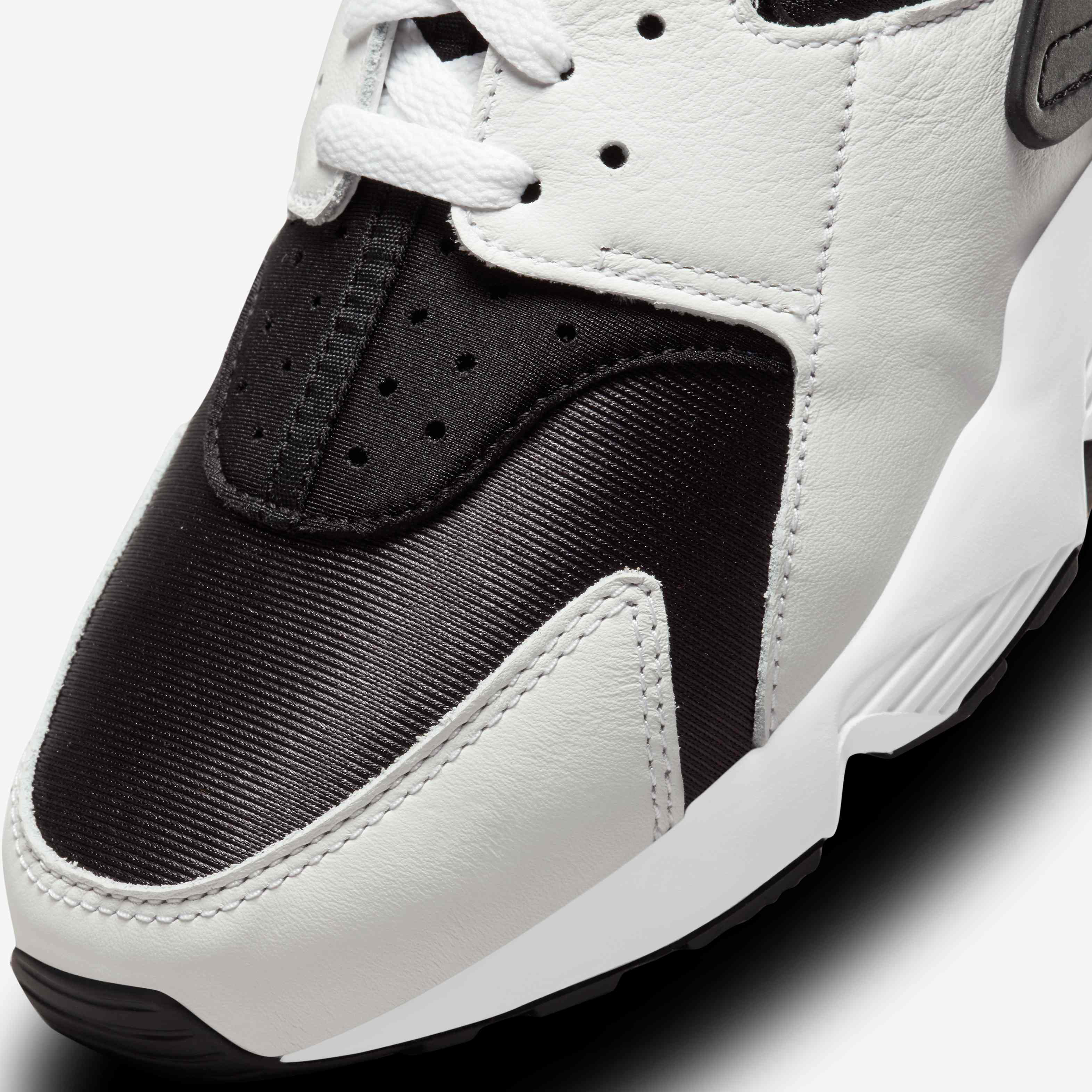 Nike Air Huarache image number 7