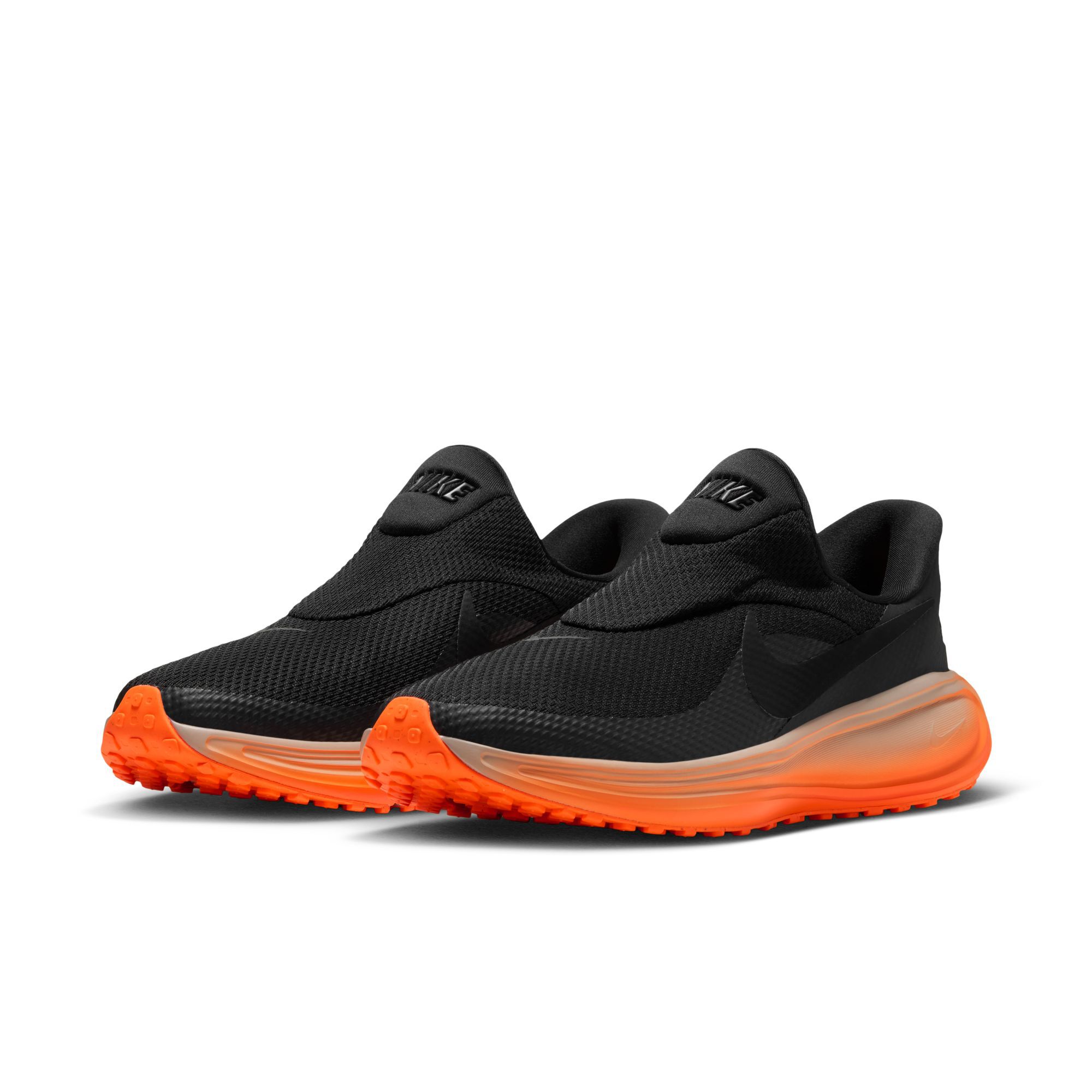 Nike Revolution 8 EasyOn image number 2