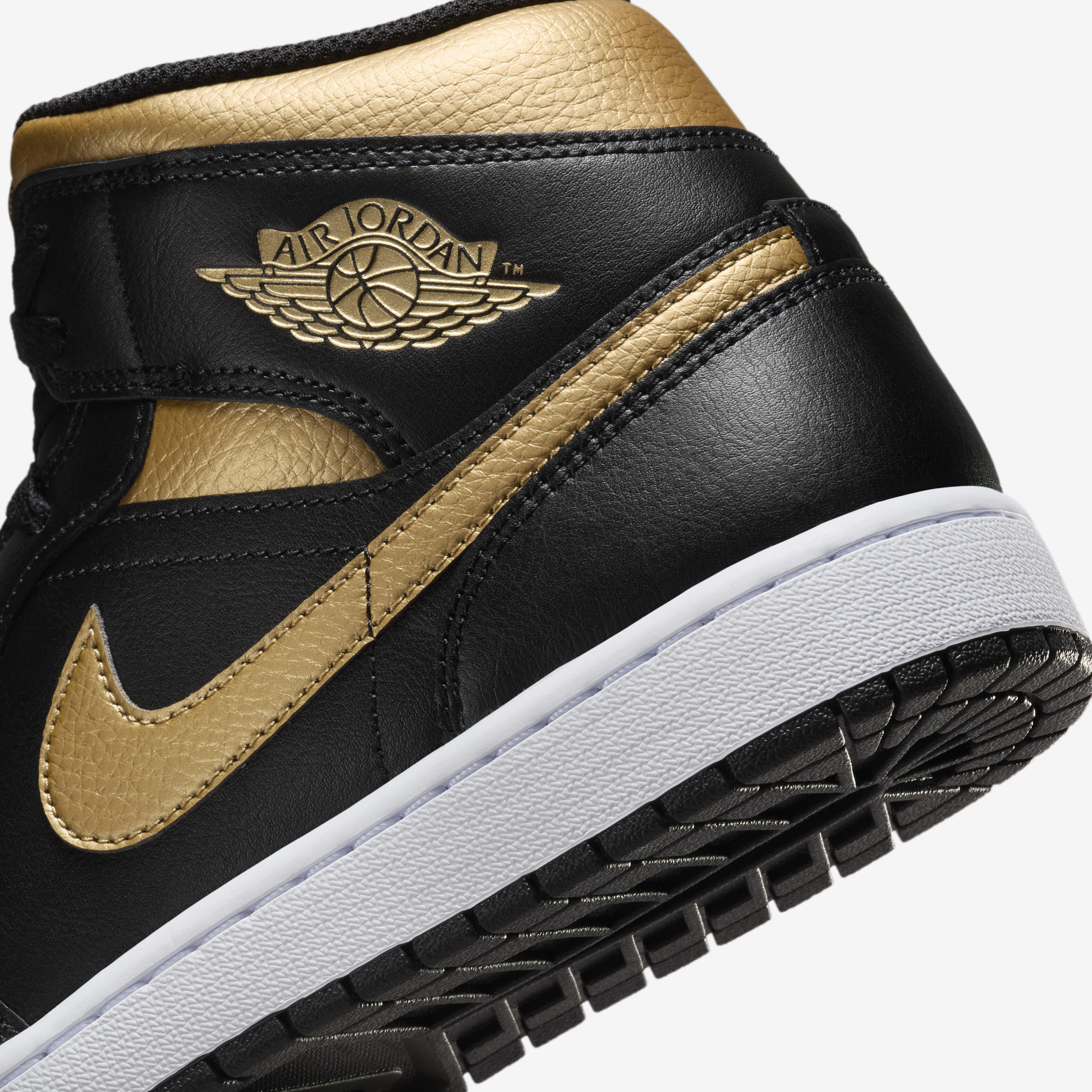 Nike jordan black gold store