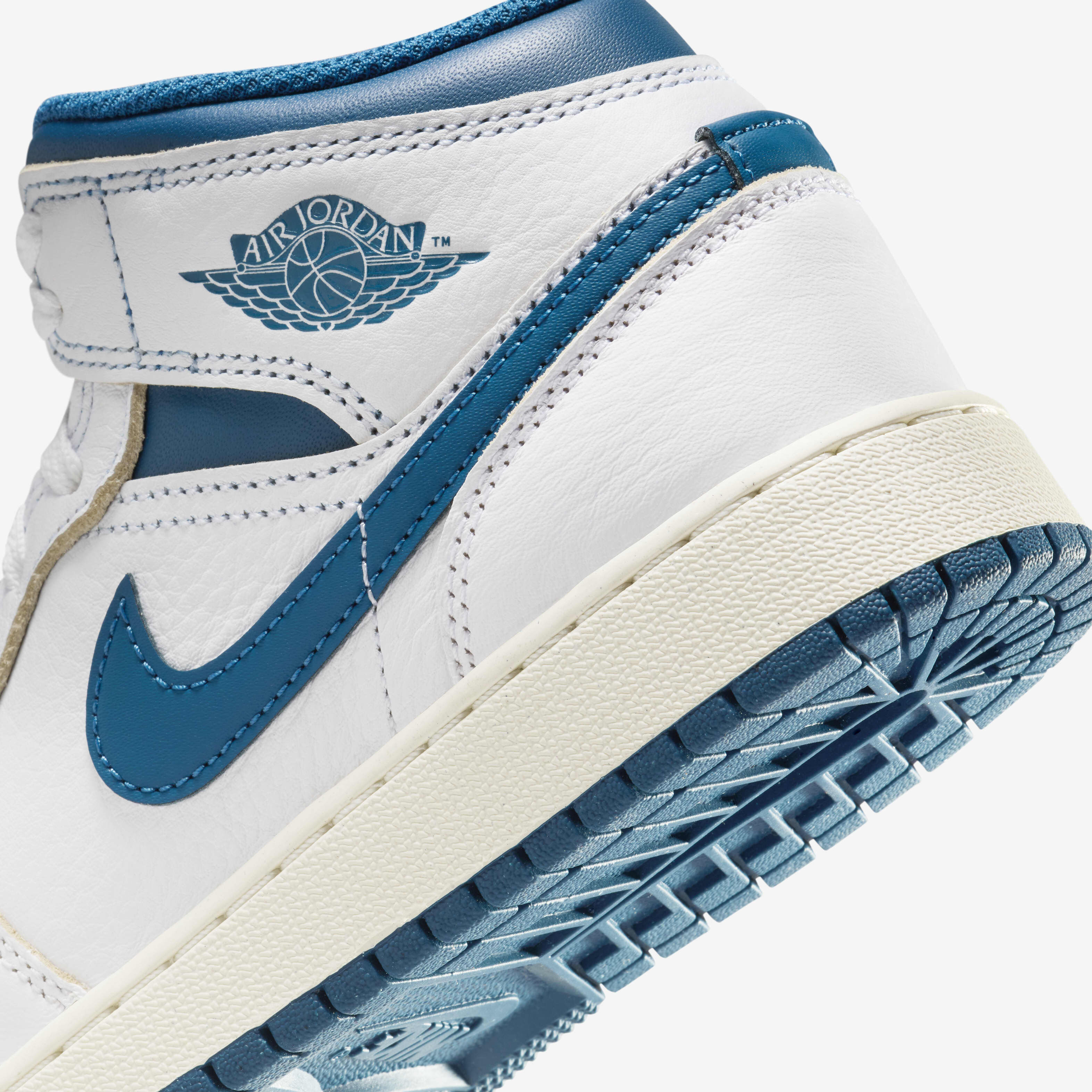 Buy Air Jordan 1 Mid SE Older Kids Shoes Nike UAE Official