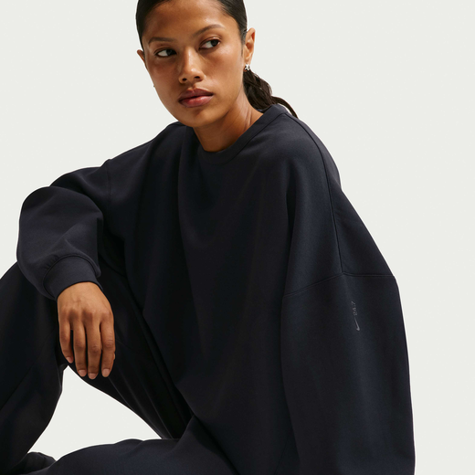 هوديات وسويتشيرتات-نايكي, نايكي 24.7 امبوسبلي سوفت, تيشيرت واسع بياقة دائرية دراي-فت للنساء