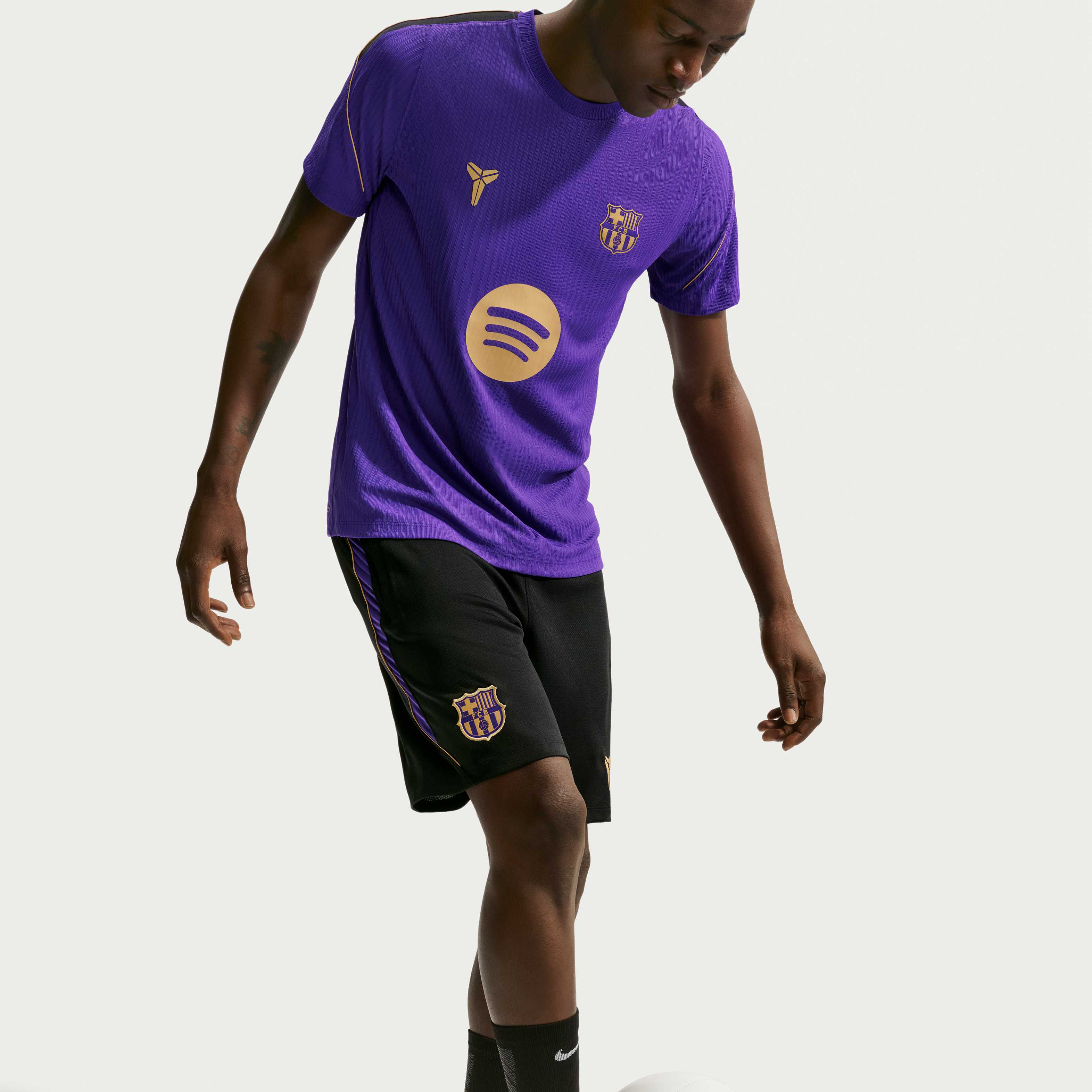 F.C. Barcelona Strike Away image number 3