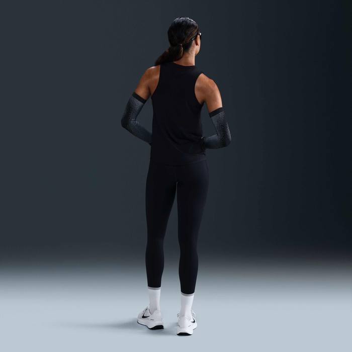 Nike One image number 4 Nike One image number 4