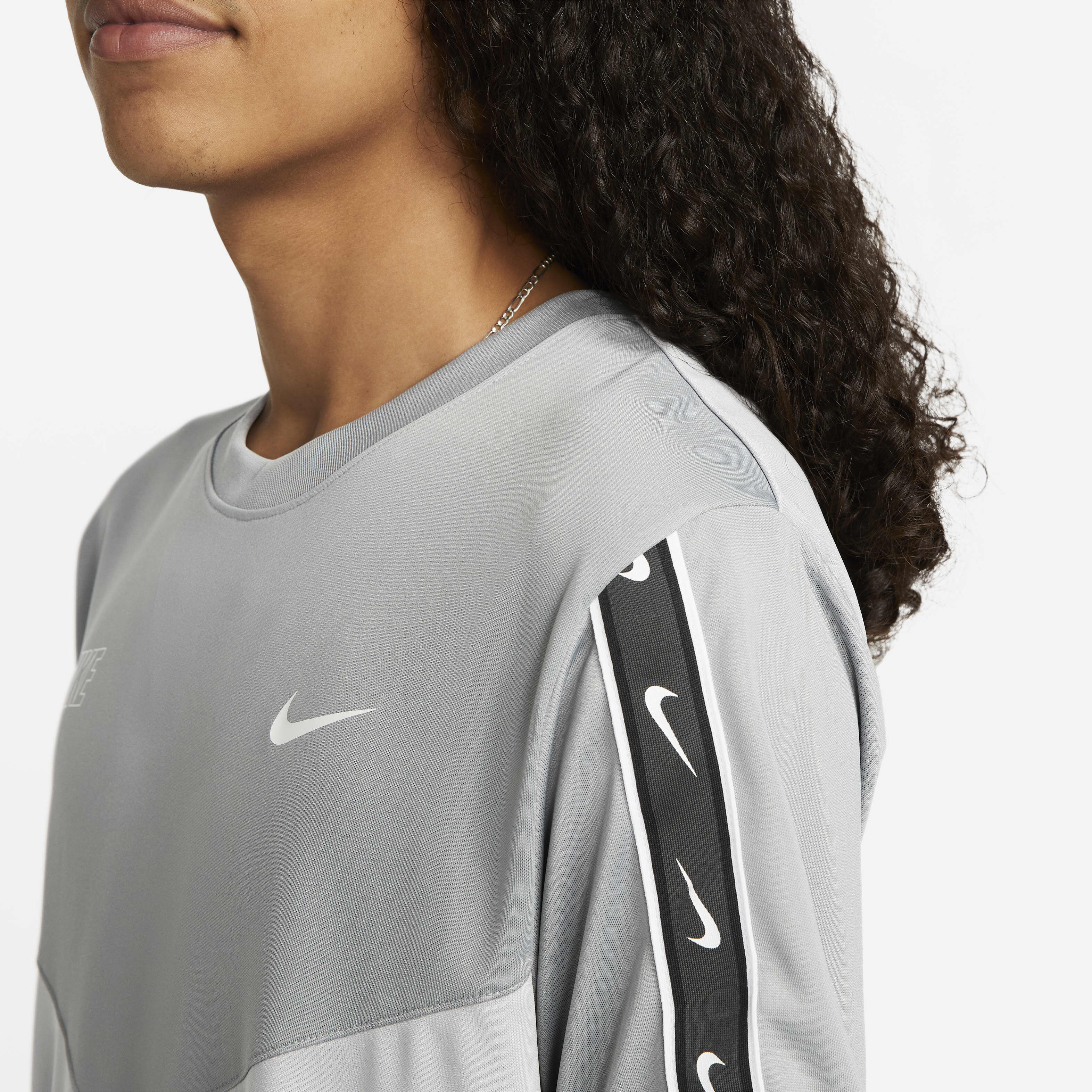 Nike Sportswear Repeat image number 3