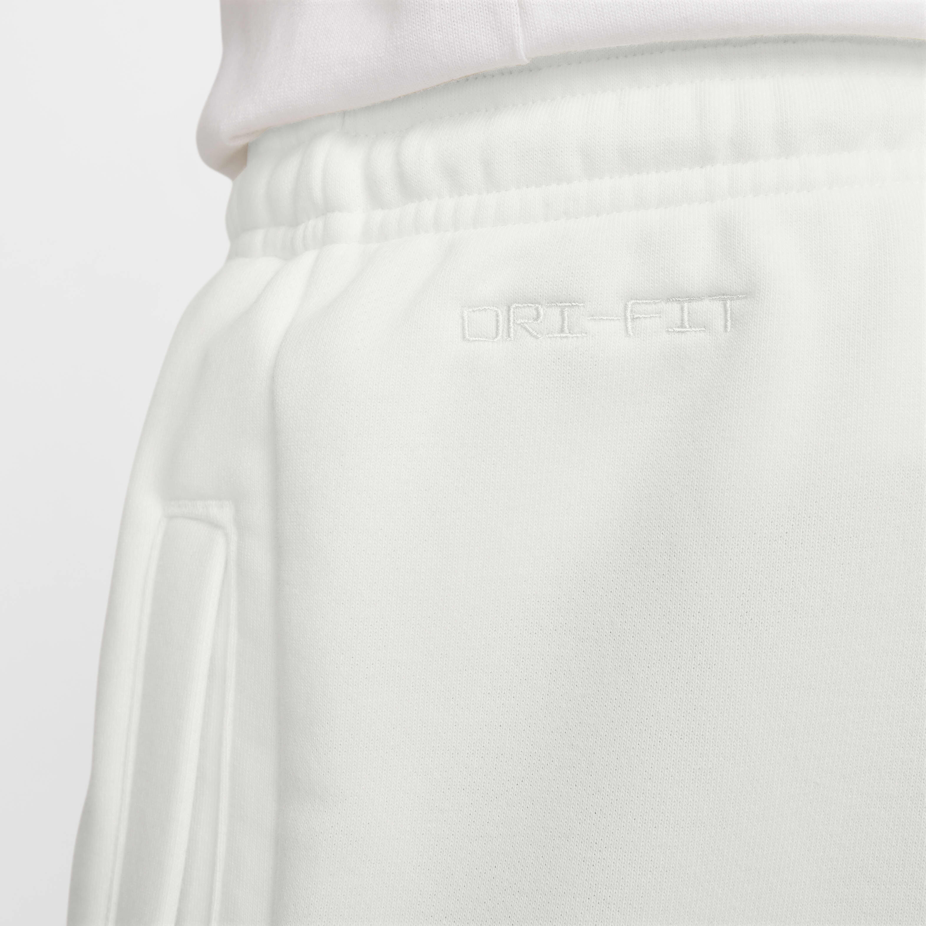 Nike Standard Issue image number 6