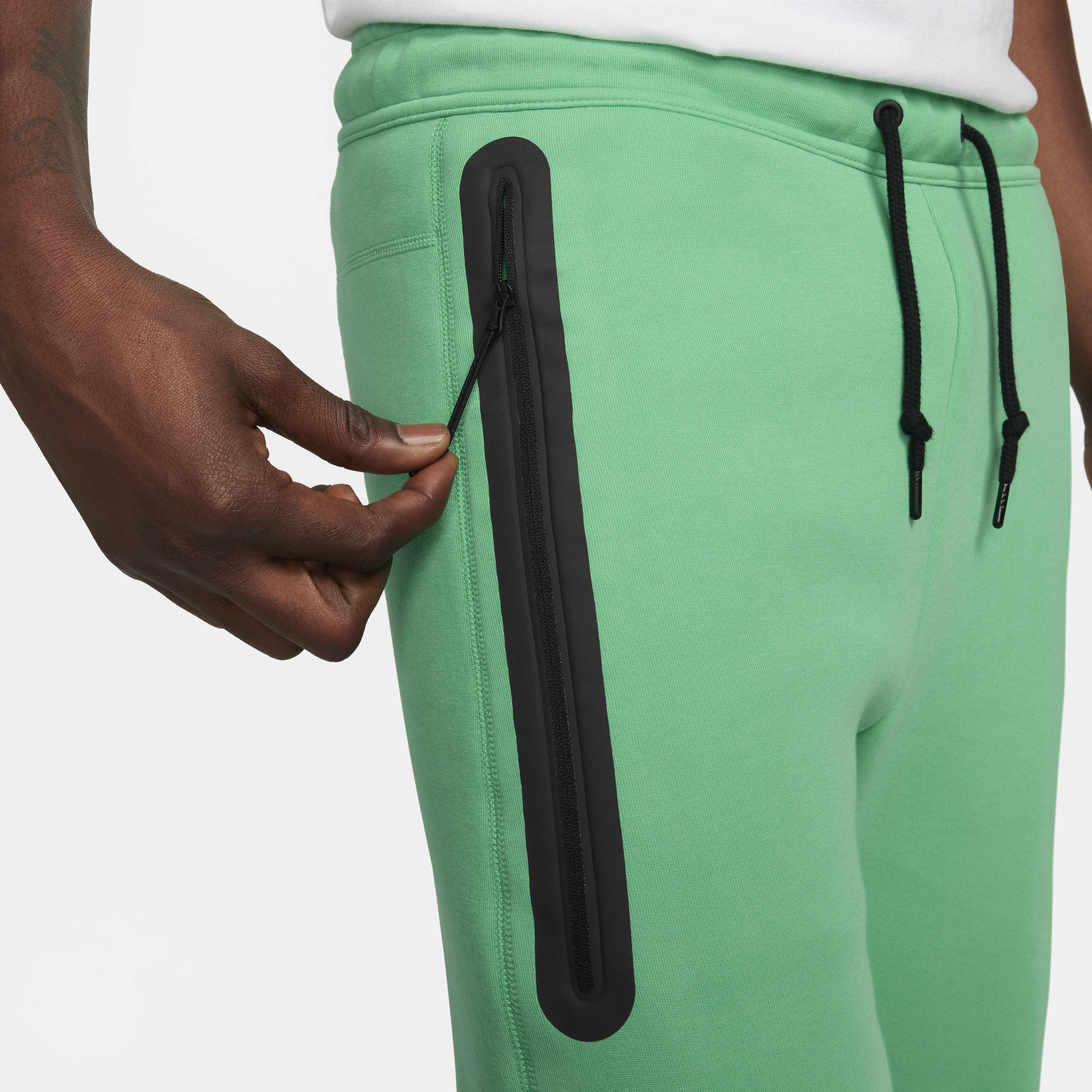 Nike Sportswear Tech Fleece image number 4