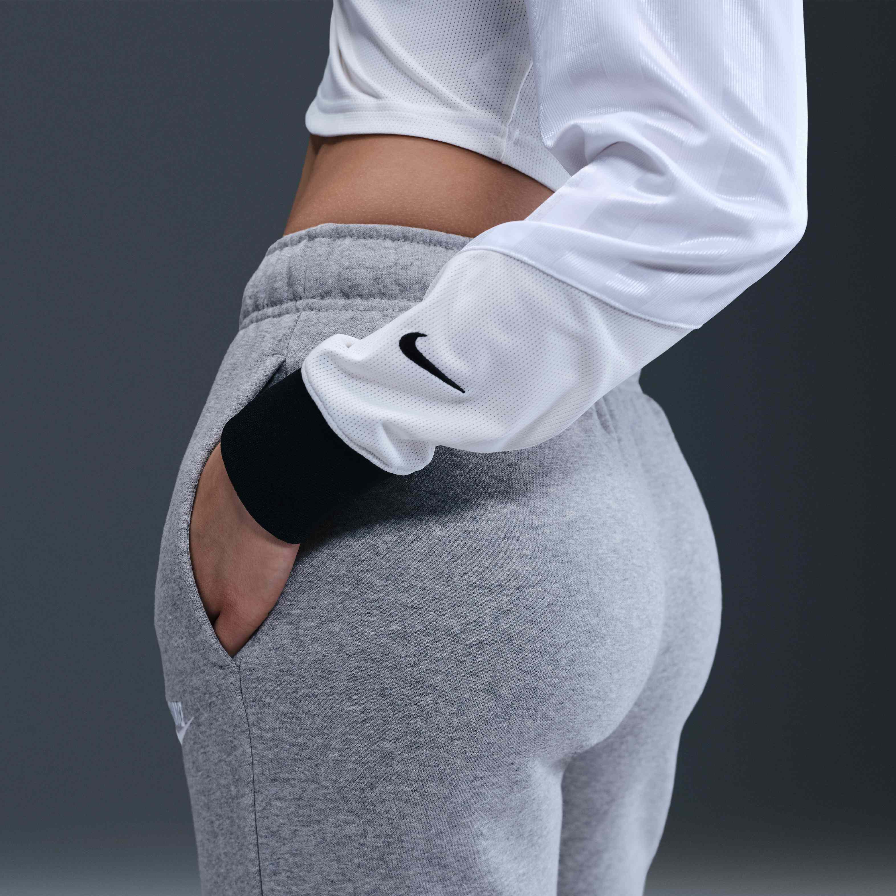 نايكي سبورتسوير كلوب فليس image number 2