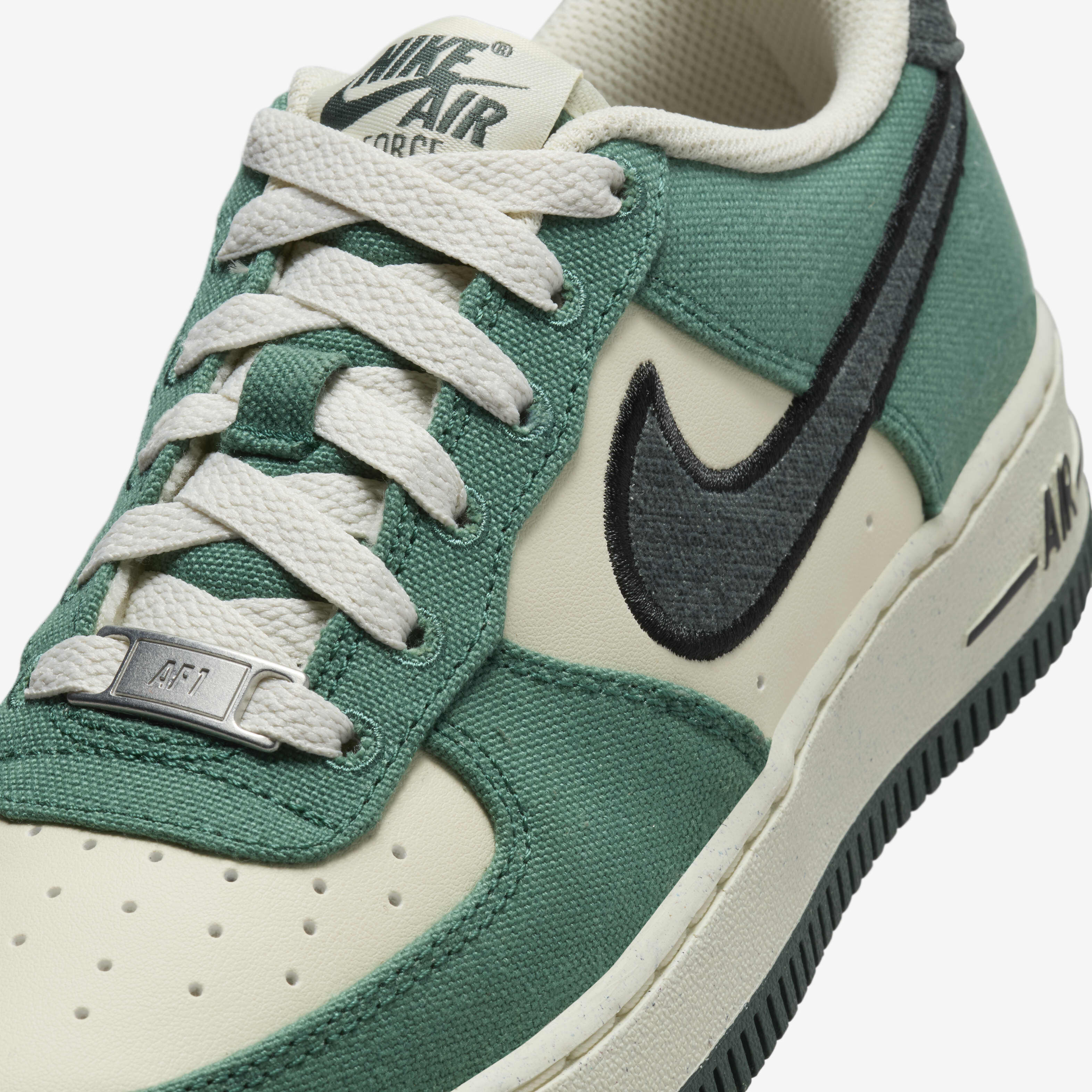 Nike Air Force 1 LV8