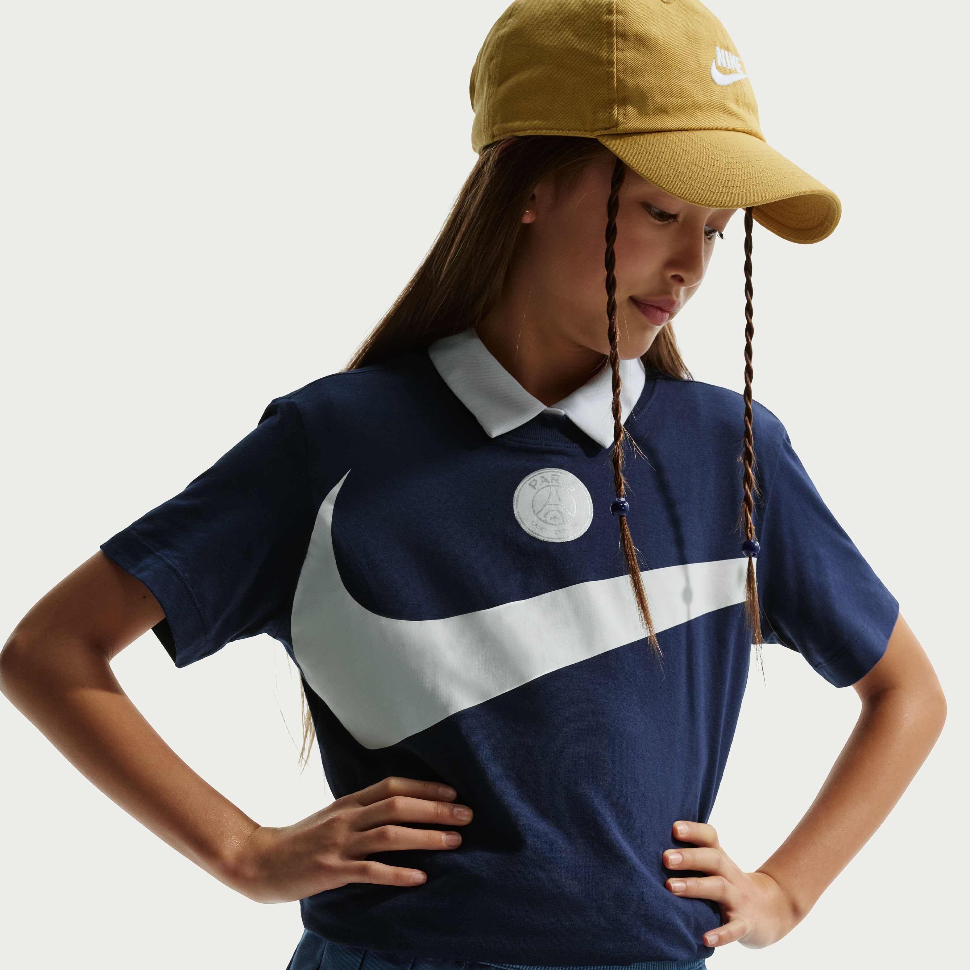 Paris Saint-Germain Swoosh image number 2