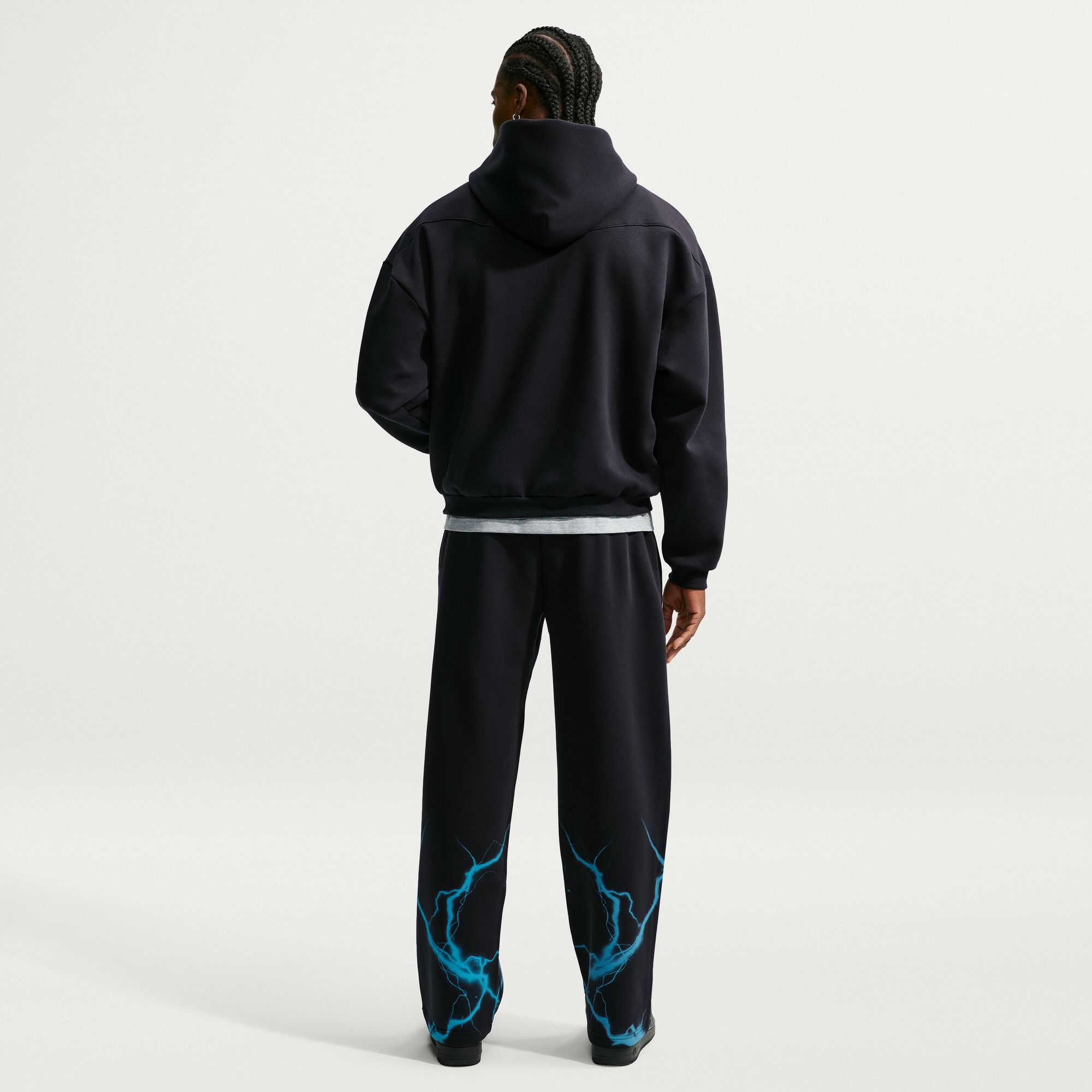 Nike Standard Issue image number 1