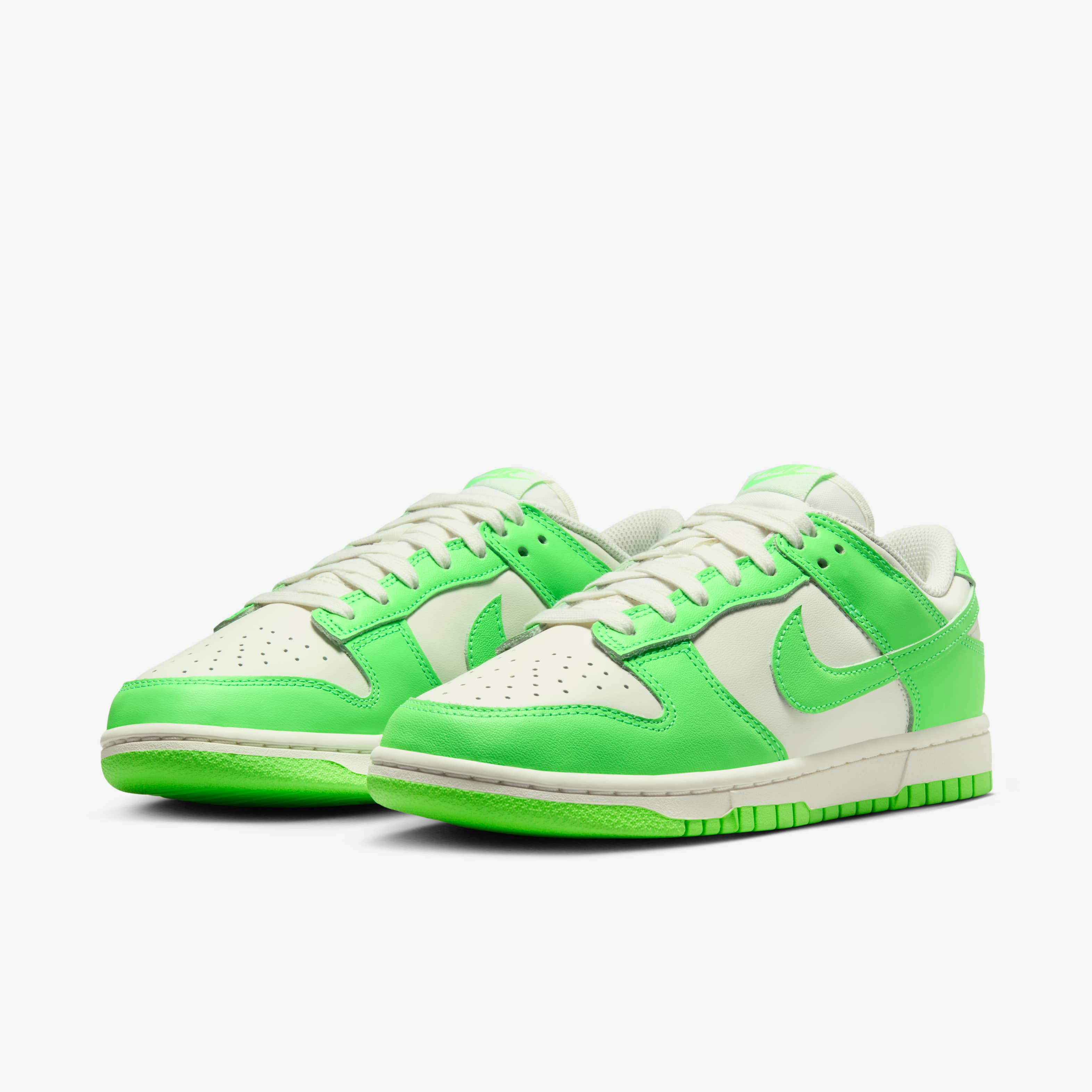 Nike Dunk Low image number 4