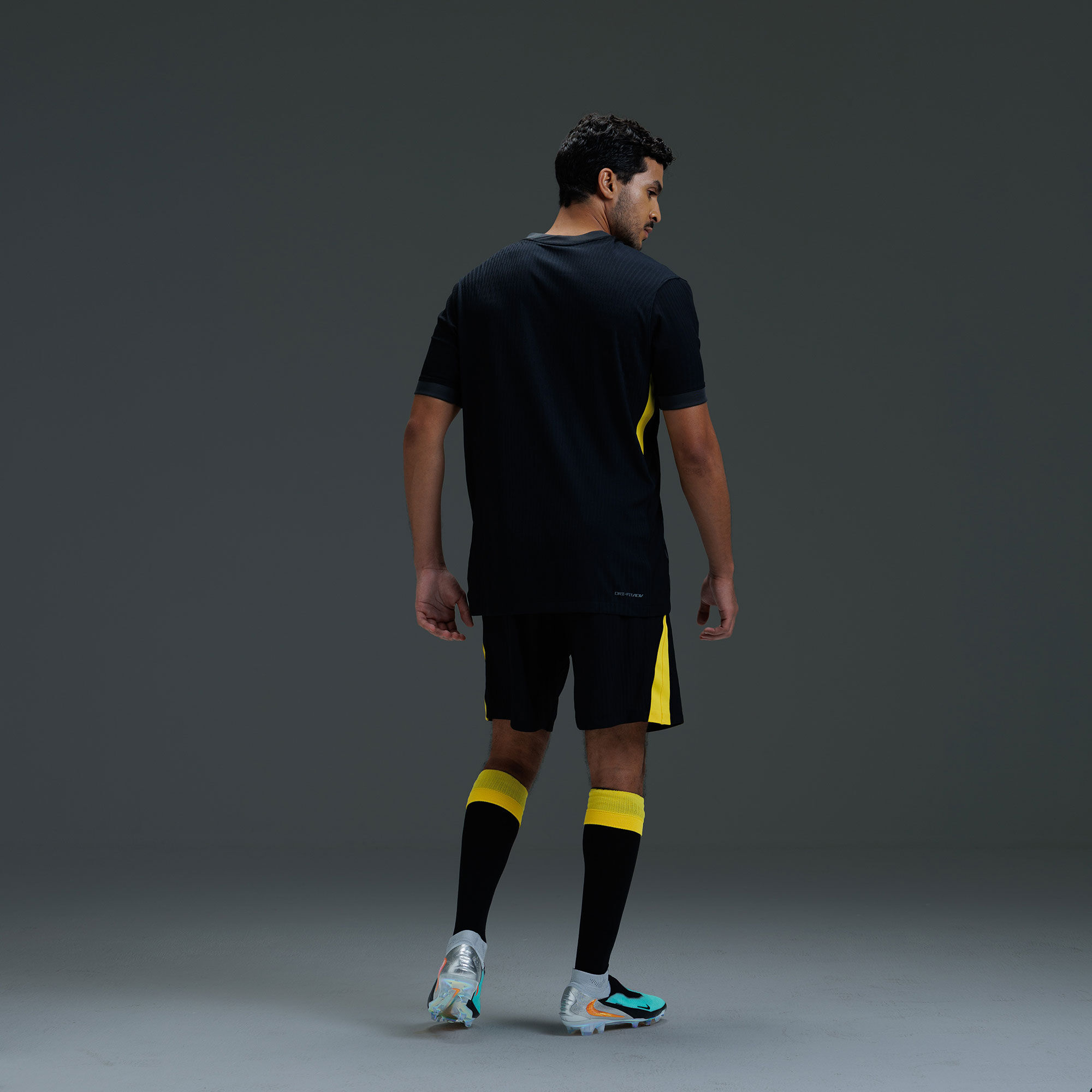 تيشيرت الاتحاد 26/2025 ماتش البديل image number 4