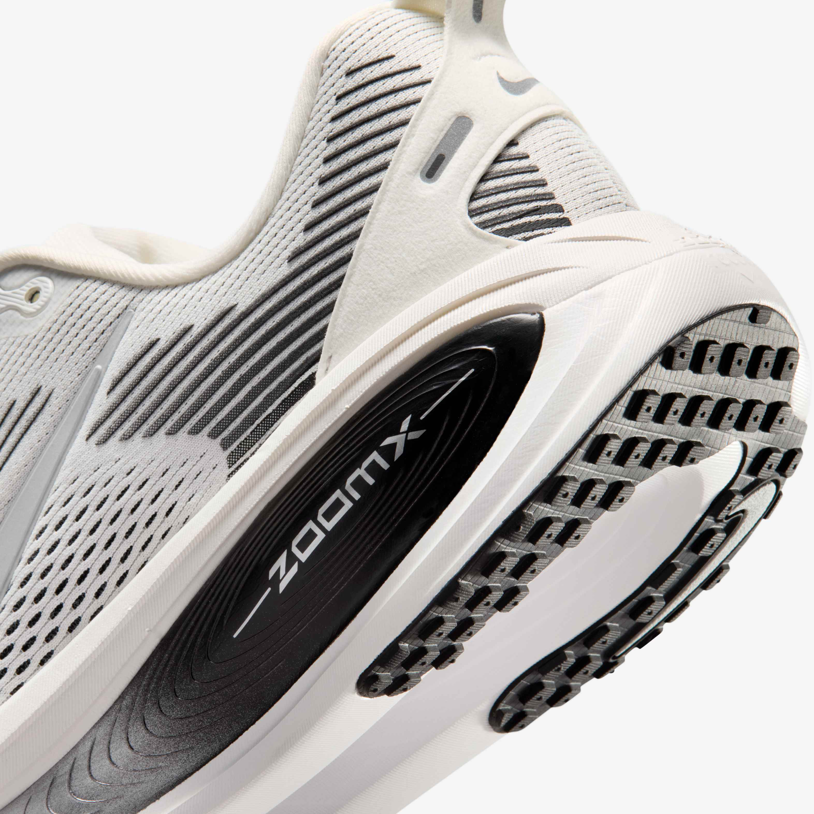 Nike Vomero 18 image number 7