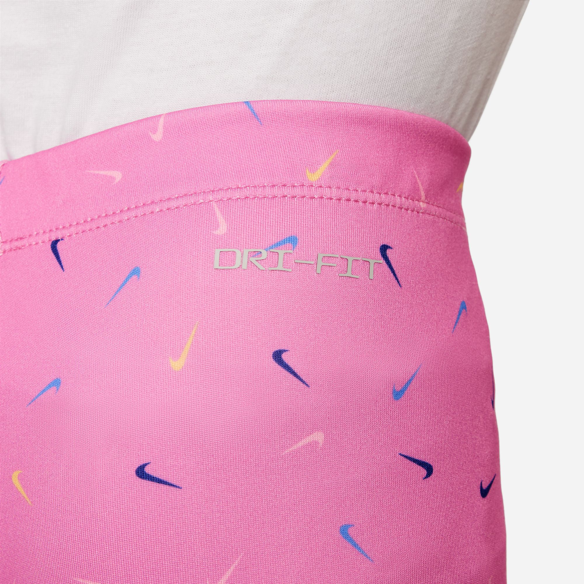 طقم تيشيرت نايكي جرافيك وليقنز برينتد image number 3