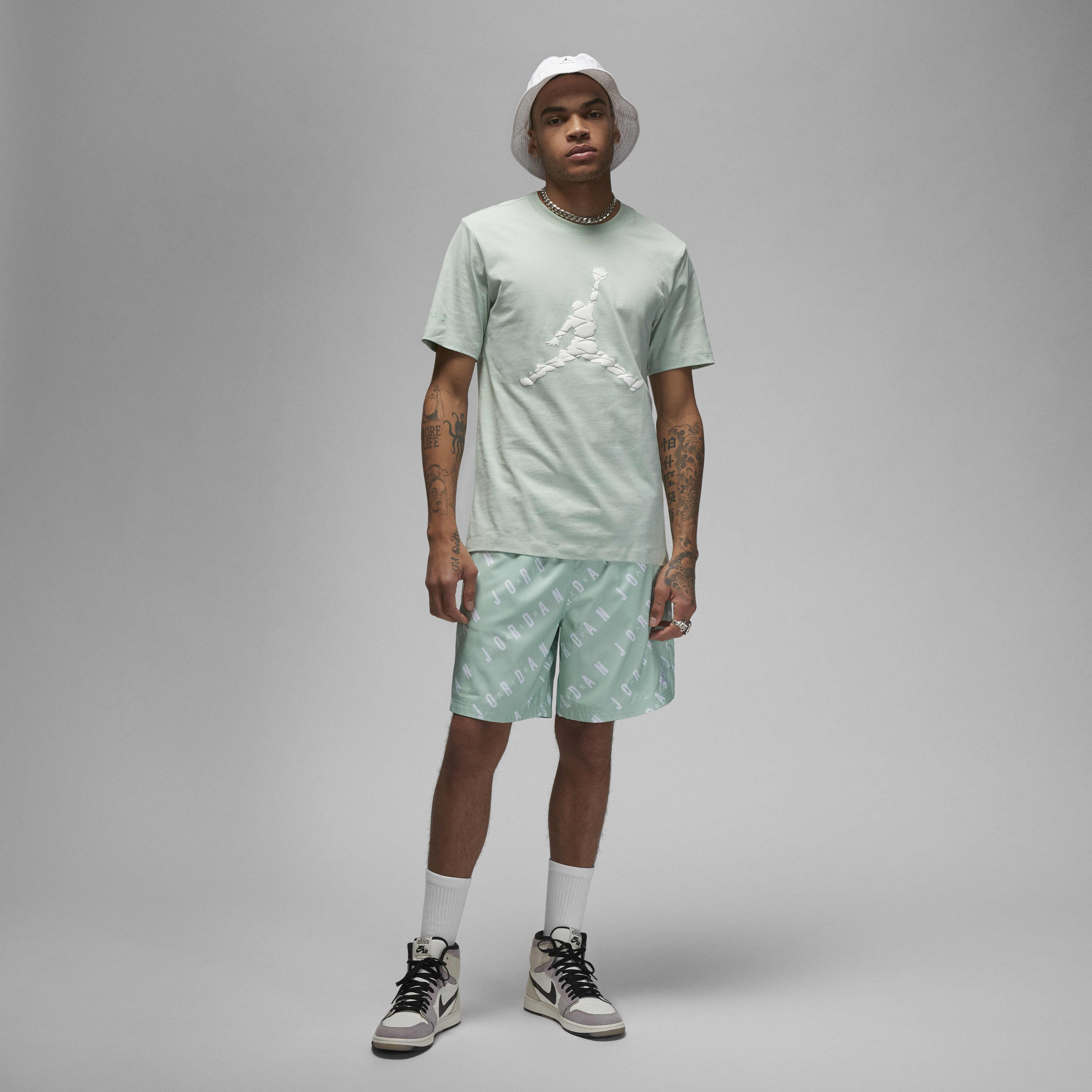 Jordan Essentials image number 4