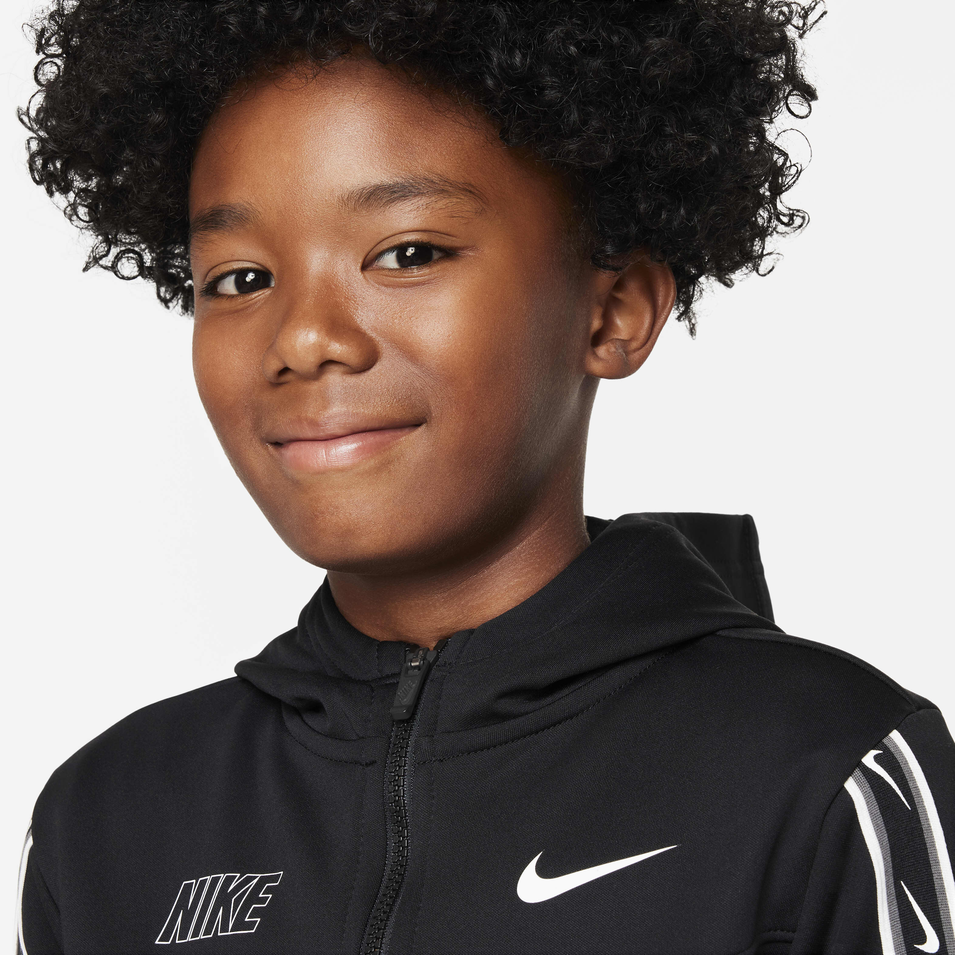 Nike Sportswear Repeat image number 2