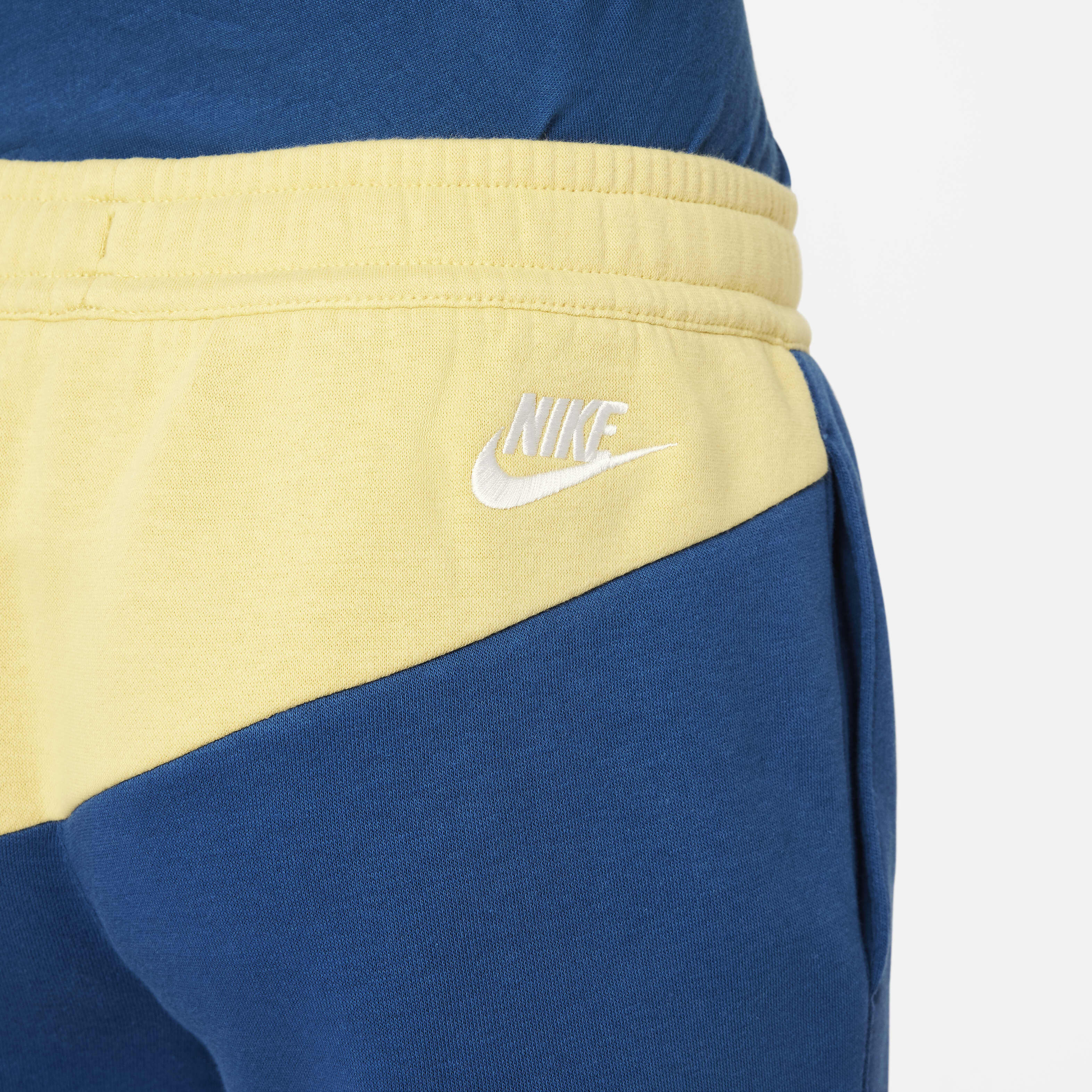 Nike Sportswear Amplify image number 3